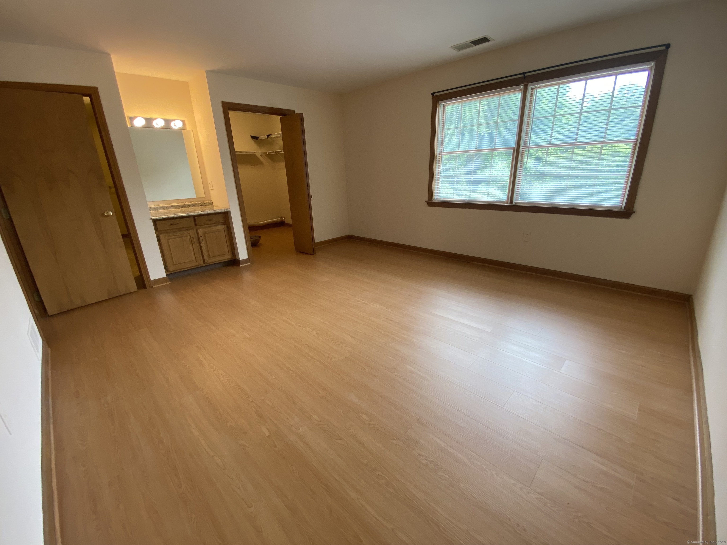 Cromwell, Connecticut 06416, United States, 2 Bedrooms Bedrooms, ,1 BathroomBathrooms,Residential,Active,186423