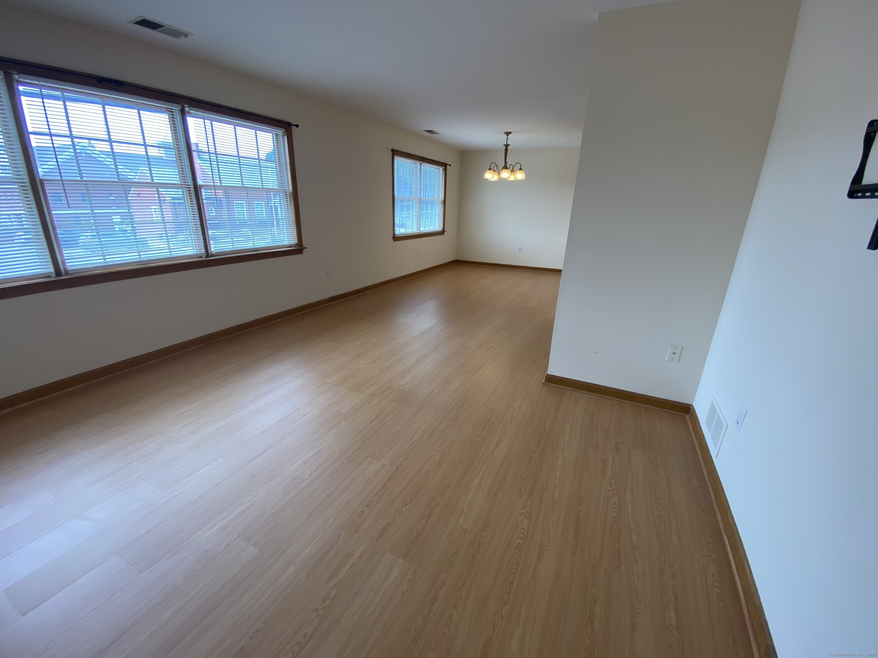 Cromwell, Connecticut 06416, United States, 2 Bedrooms Bedrooms, ,1 BathroomBathrooms,Residential,Active,186423