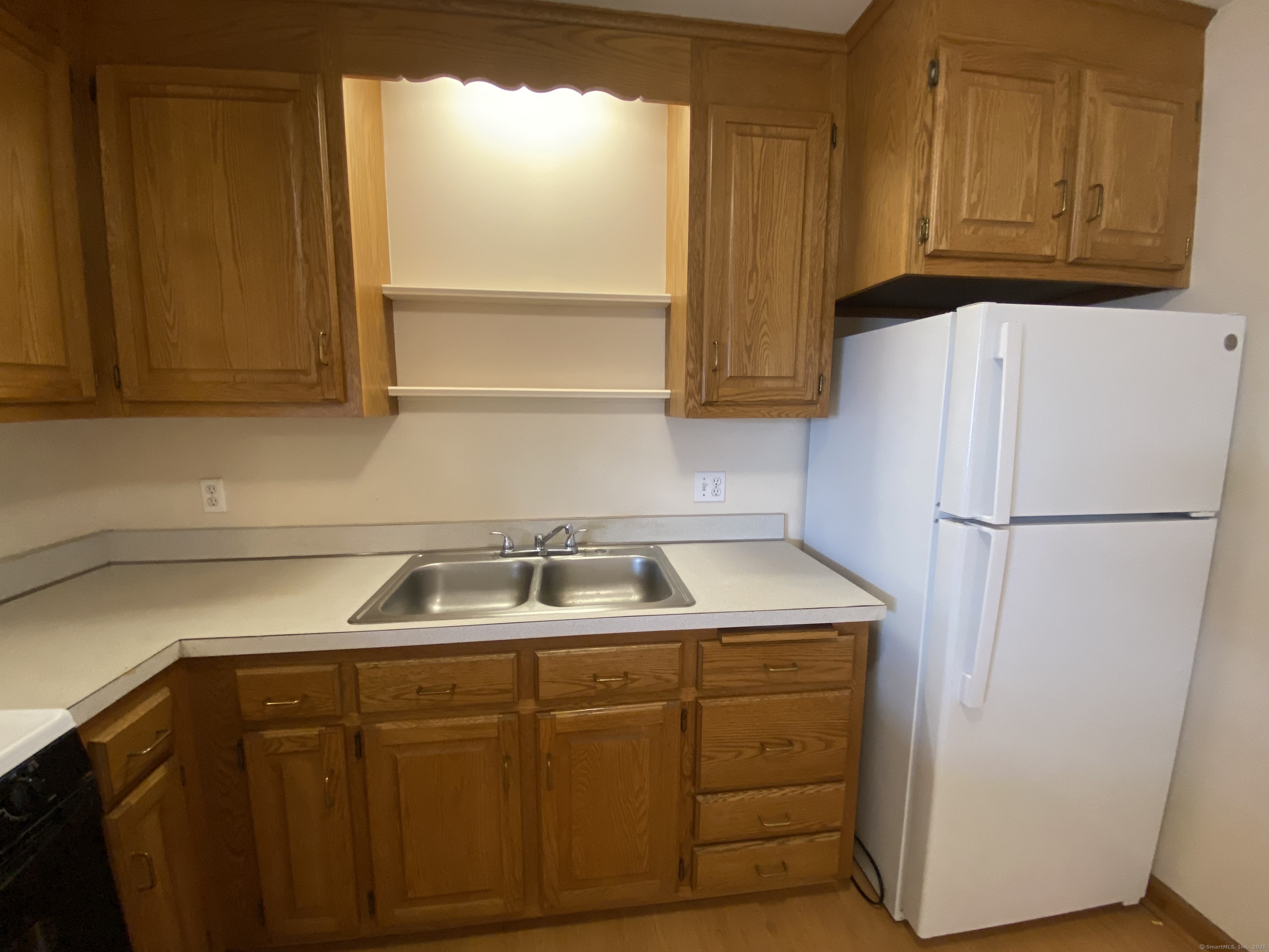 Cromwell, Connecticut 06416, United States, 2 Bedrooms Bedrooms, ,1 BathroomBathrooms,Residential,Active,186423