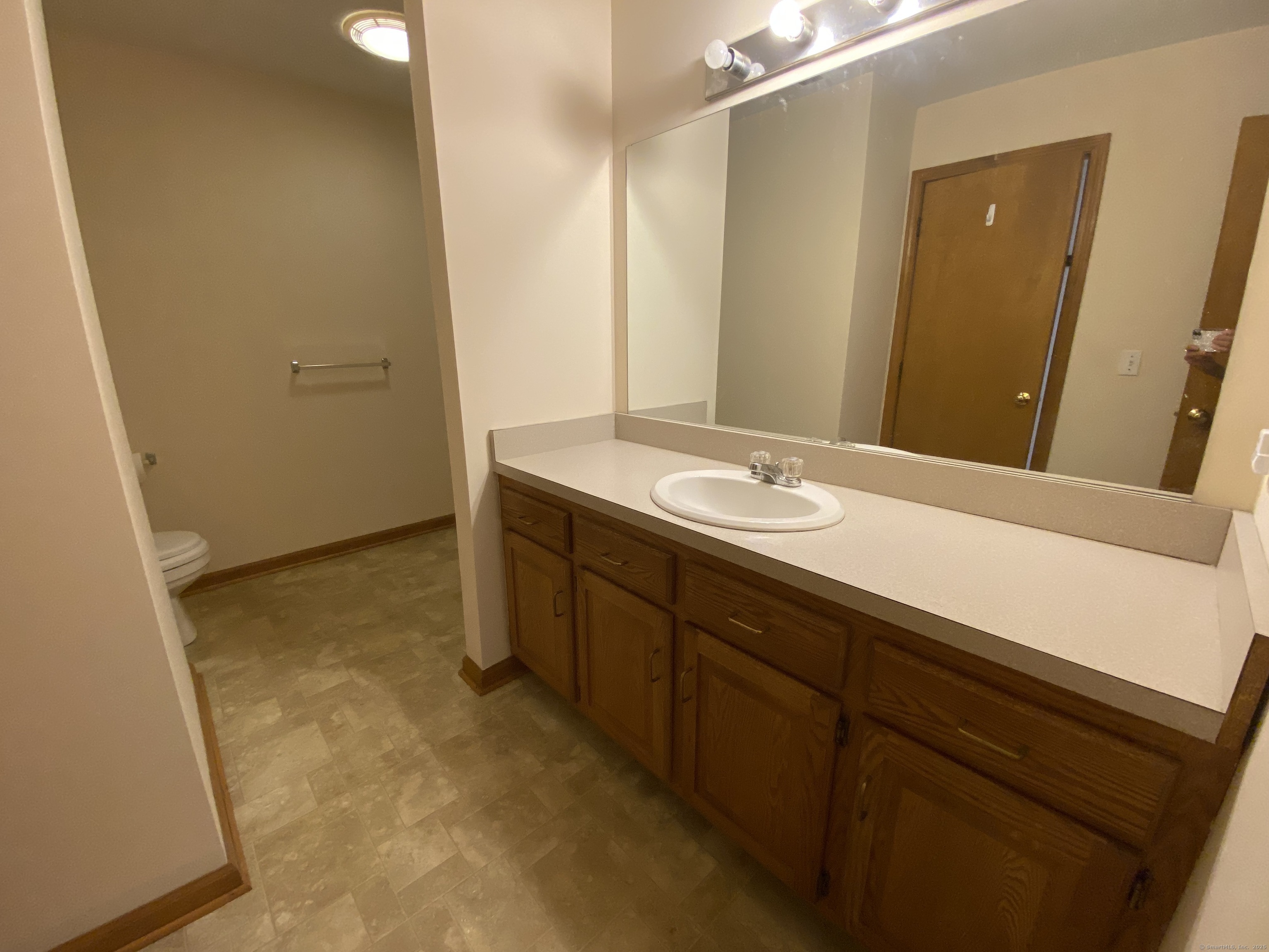 Cromwell, Connecticut 06416, United States, 2 Bedrooms Bedrooms, ,1 BathroomBathrooms,Residential,Active,186423