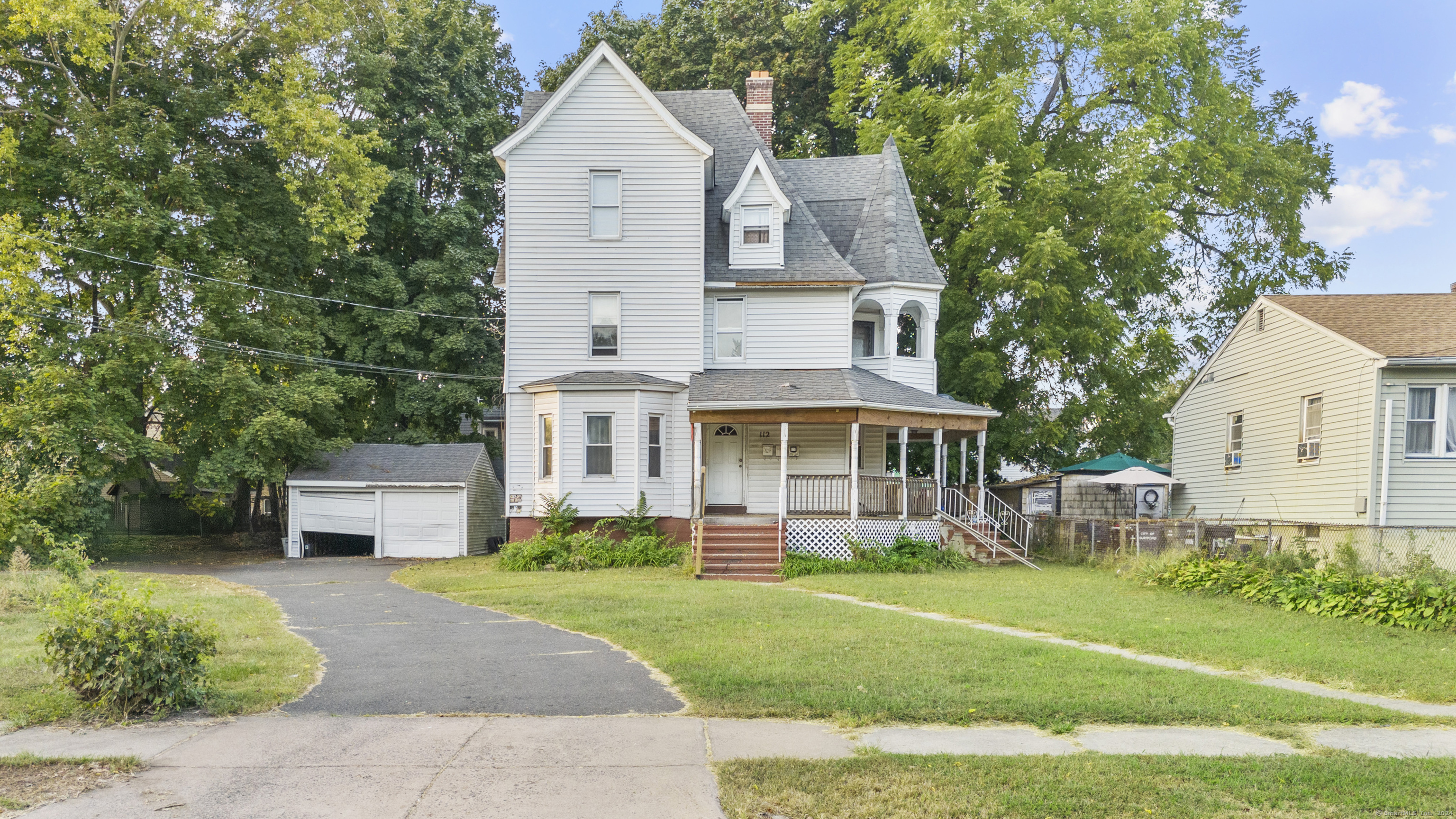 Burnham Street, Hartford, Connecticut - 6 Bedrooms  
3 Bathrooms  
15 Rooms - 
