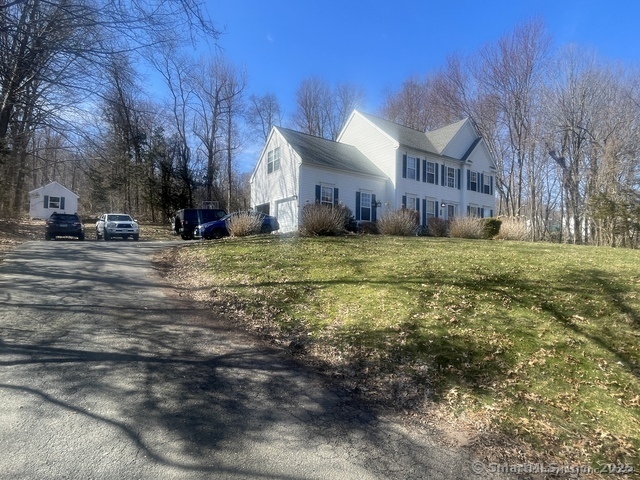 Gaylord Mountain Road, Hamden, Connecticut - 5 Bedrooms  
3.5 Bathrooms  
8 Rooms - 