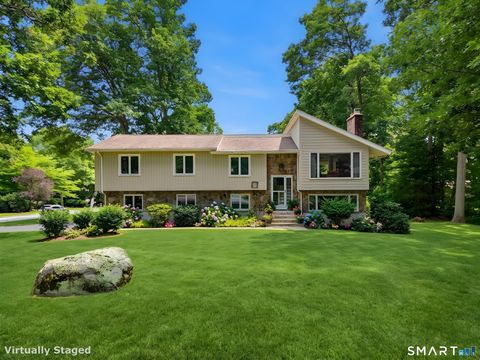 Homes For Sale - 55 Greencliff Drive<br/> New London County, East Lyme, CT 06357