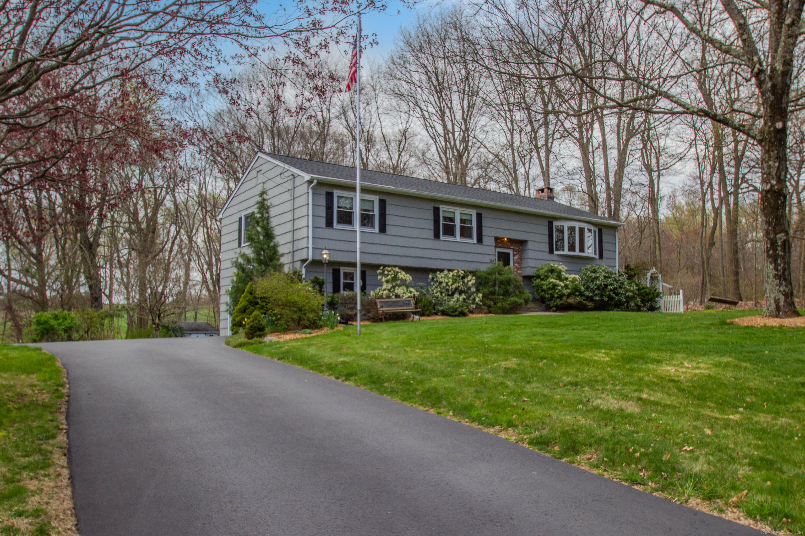 Property for Sale at 124 Osborn Lane, Monroe, Connecticut - Bedrooms: 3 
Bathrooms: 3 
Rooms: 8  - $525,000