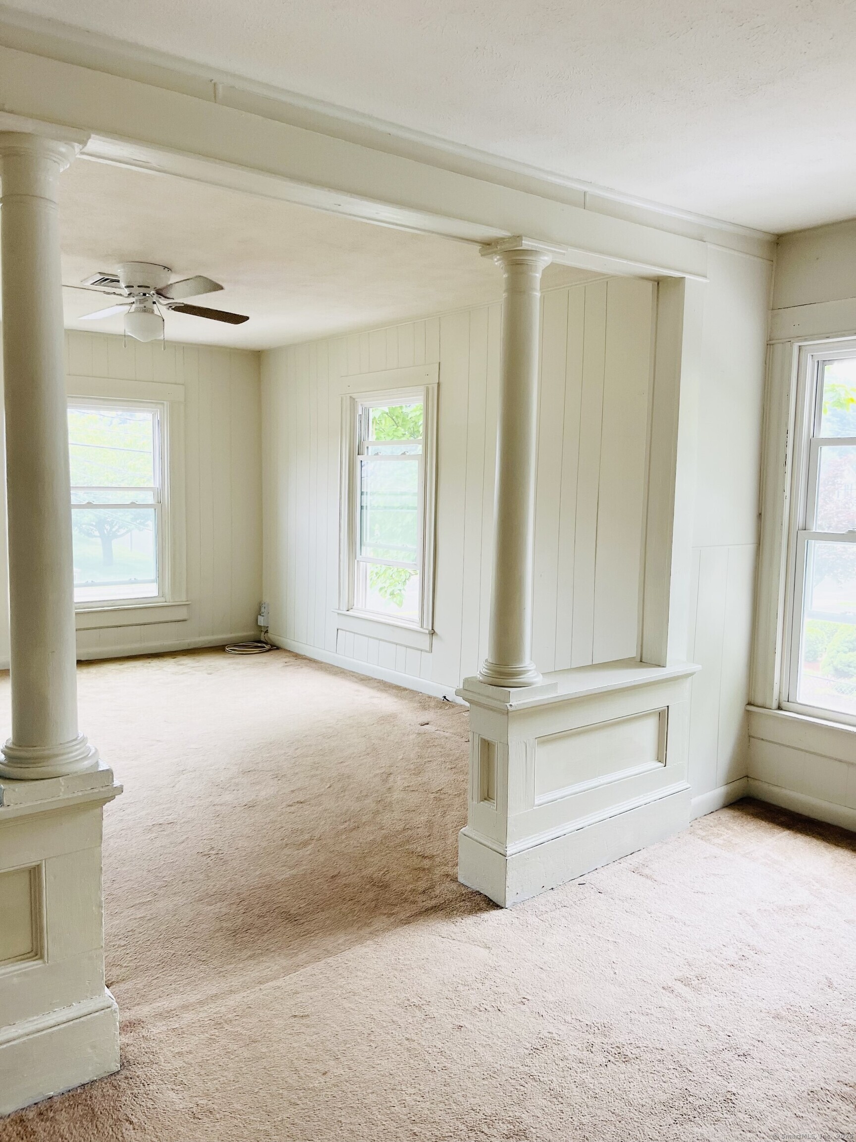 Bristol Street, Southington, Connecticut - 2 Bedrooms  
1 Bathrooms  
5 Rooms - 