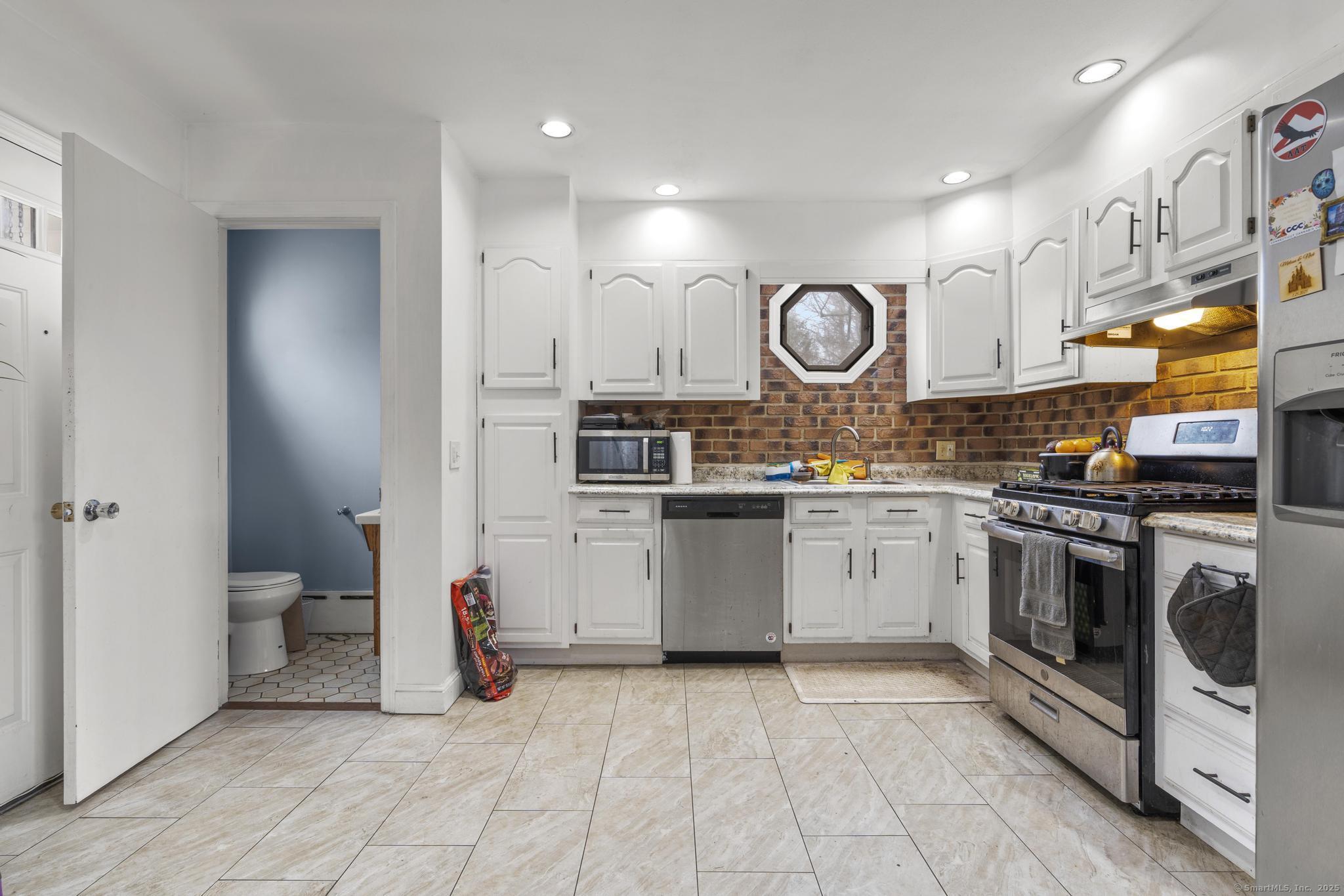 50 Pilgrim Road, Bridgeport, Connecticut image 14