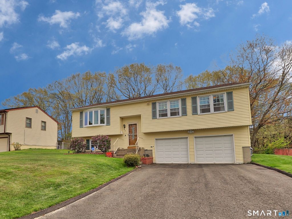 Photo of 39 Marita Drive, Waterbury, CT 06705 (MLS # 24173878)