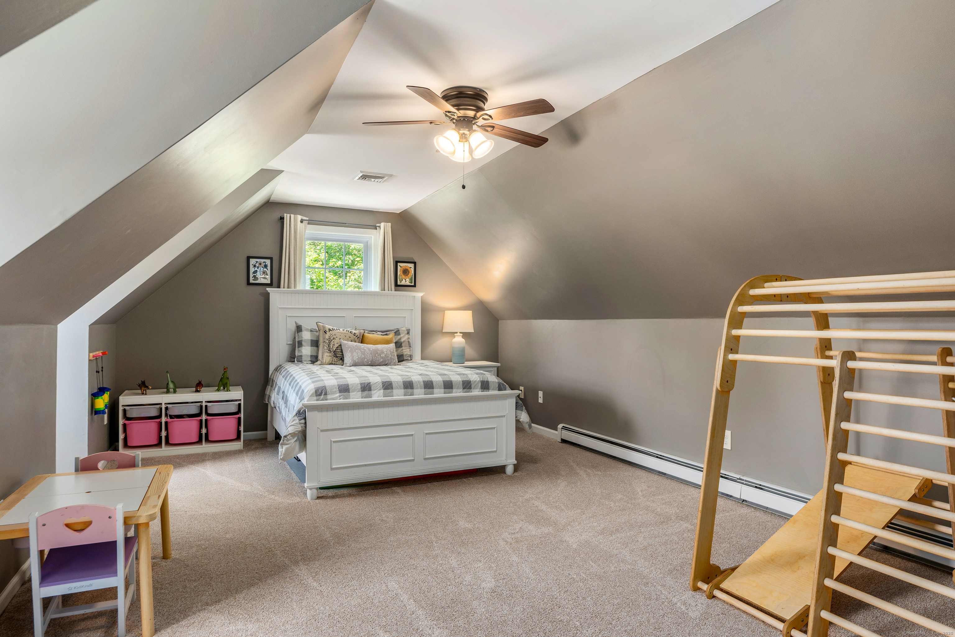 Tolland, Connecticut 06084, United States, 3 Bedrooms Bedrooms, ,3 BathroomsBathrooms,Residential,Pending,205627