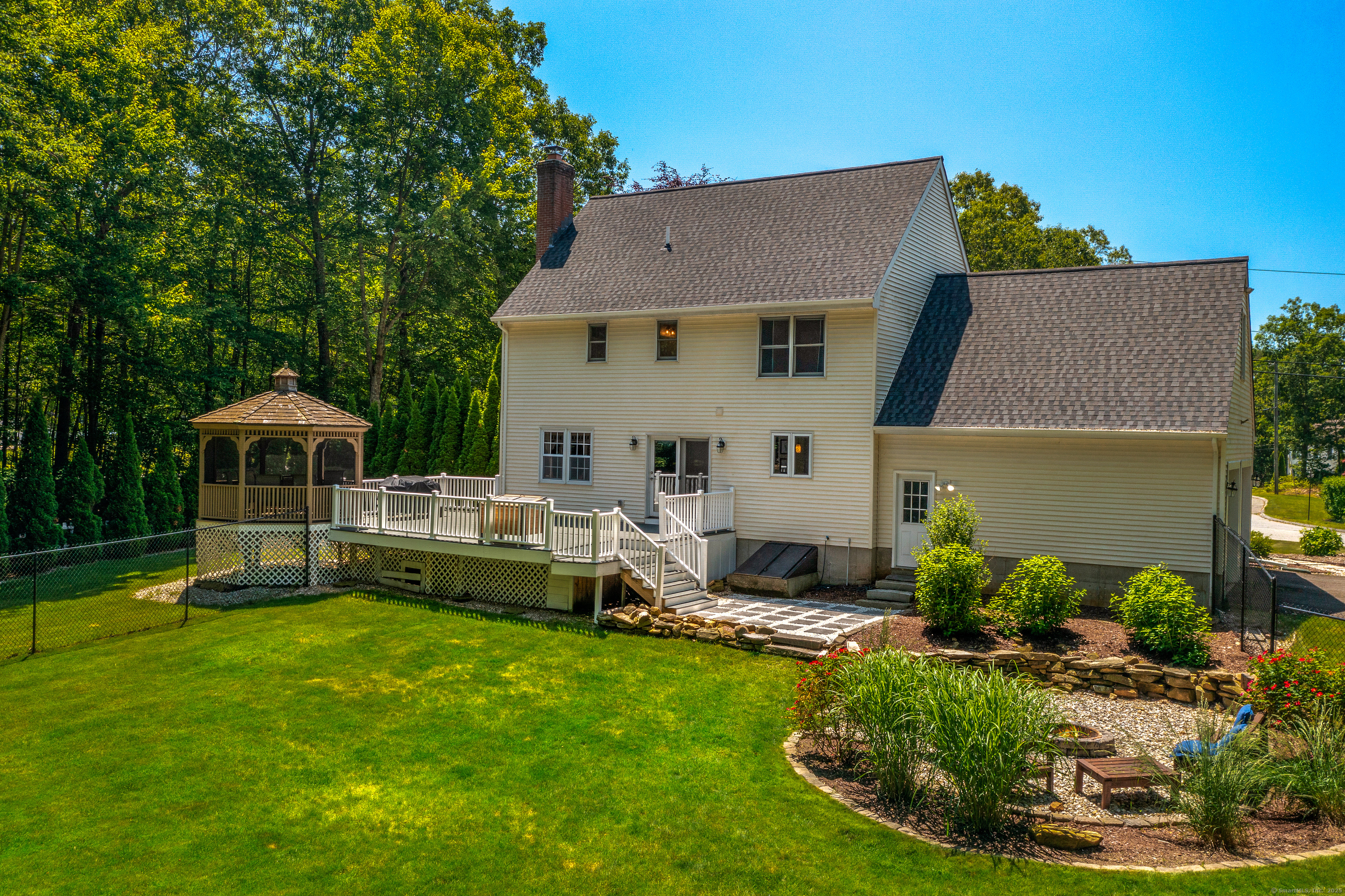 Tolland, Connecticut 06084, United States, 3 Bedrooms Bedrooms, ,3 BathroomsBathrooms,Residential,Pending,205627