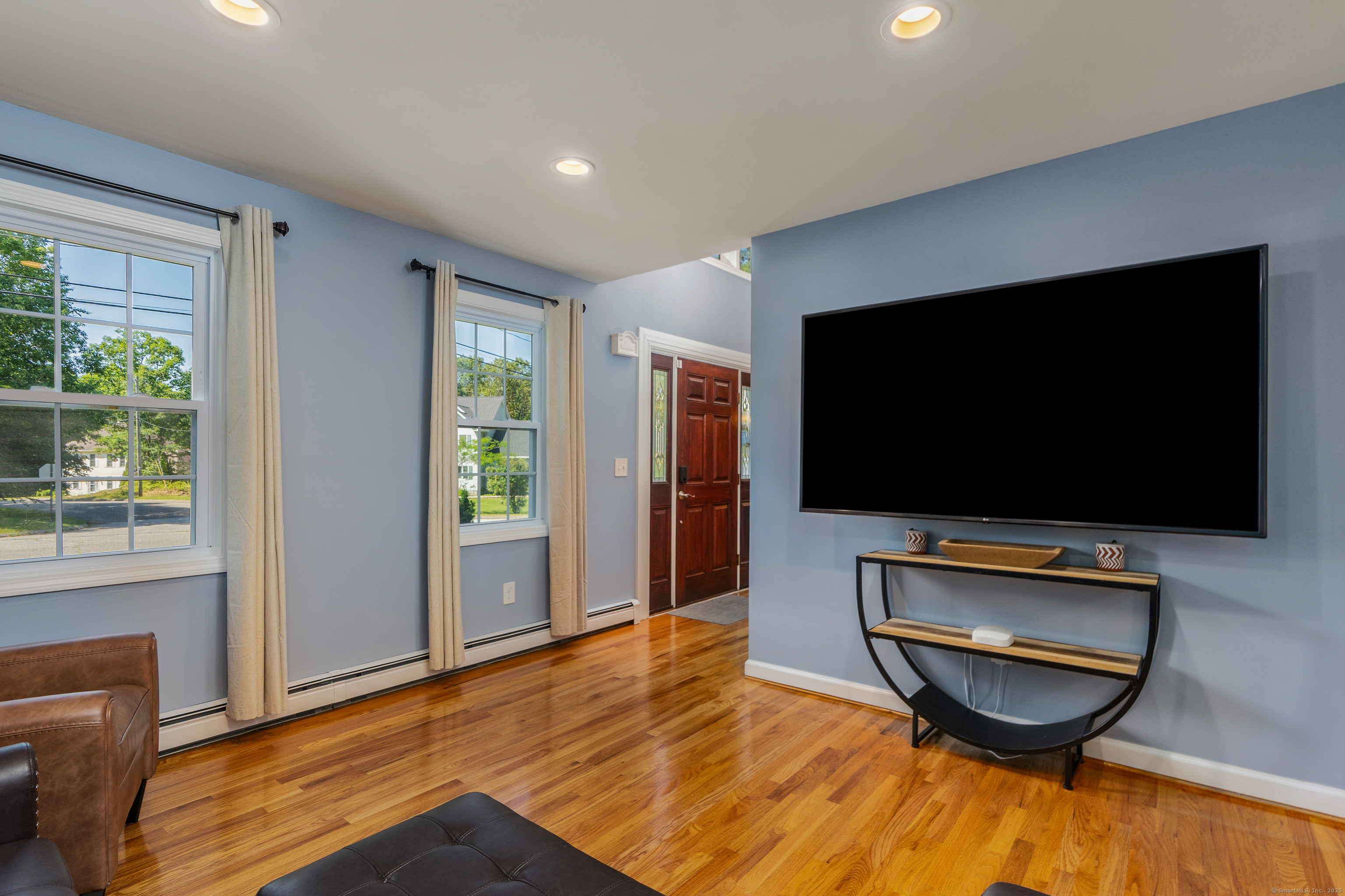 Tolland, Connecticut 06084, United States, 3 Bedrooms Bedrooms, ,3 BathroomsBathrooms,Residential,Pending,205627