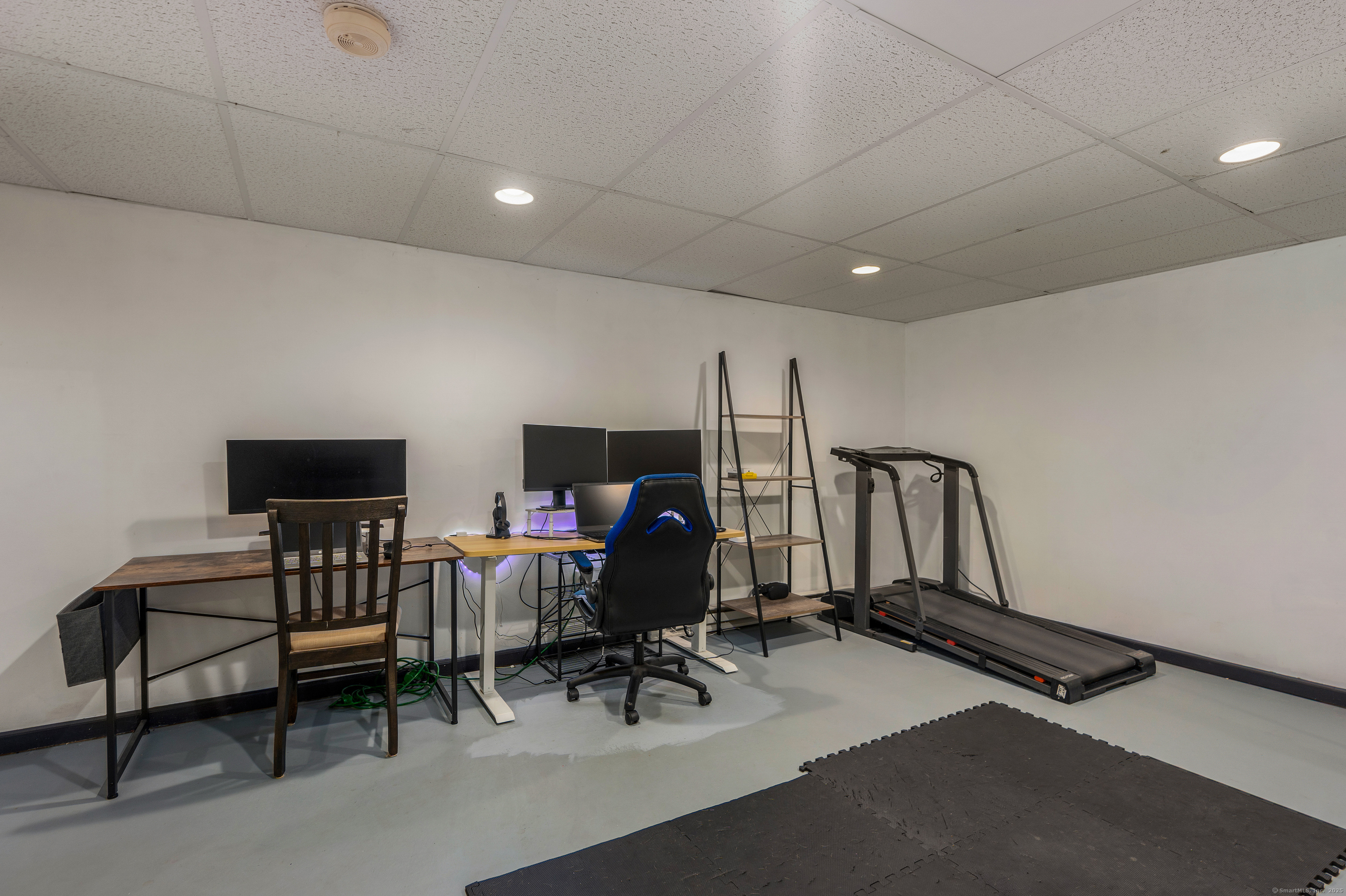 Tolland, Connecticut 06084, United States, 3 Bedrooms Bedrooms, ,3 BathroomsBathrooms,Residential,Pending,205627