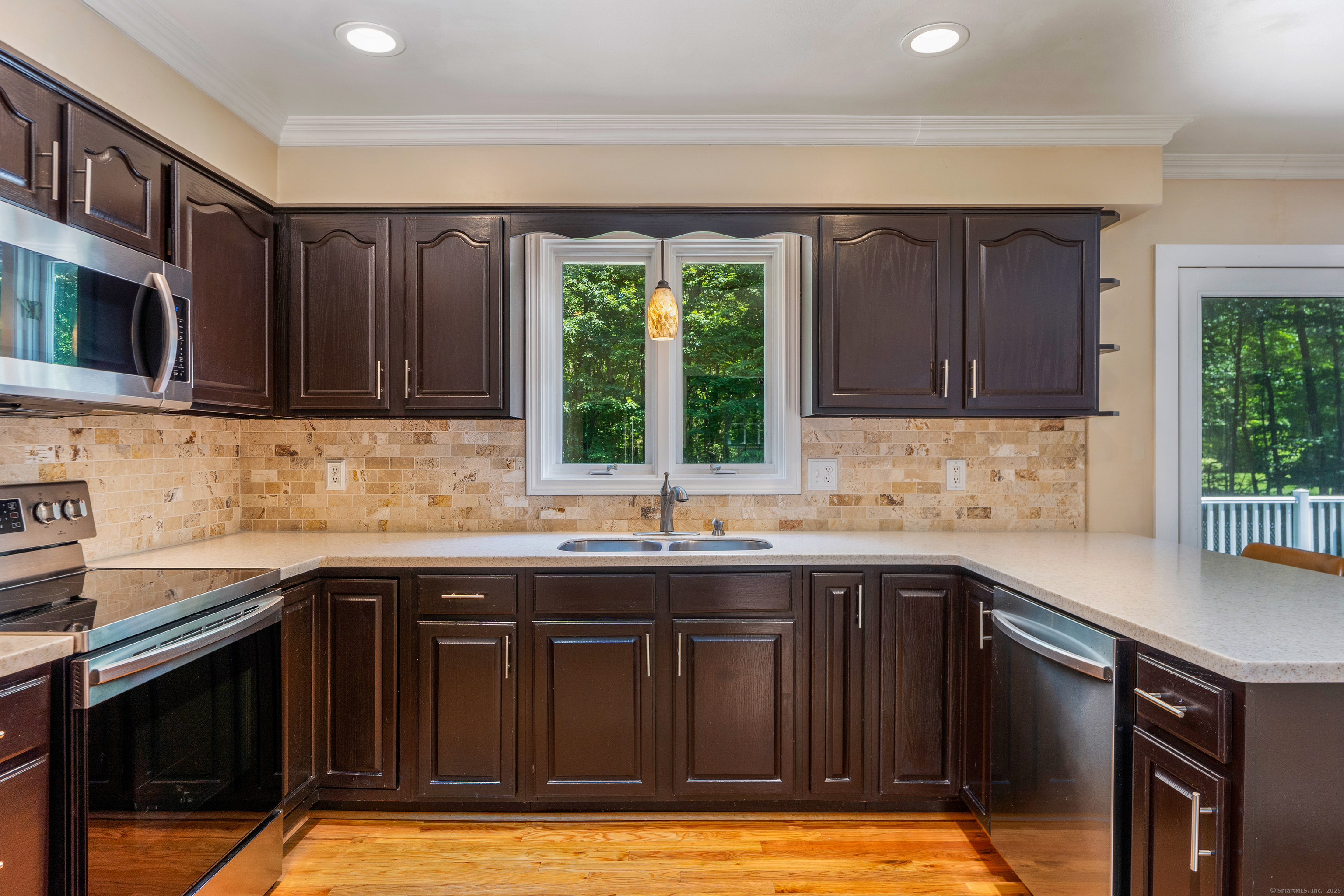 Tolland, Connecticut 06084, United States, 3 Bedrooms Bedrooms, ,3 BathroomsBathrooms,Residential,Pending,205627