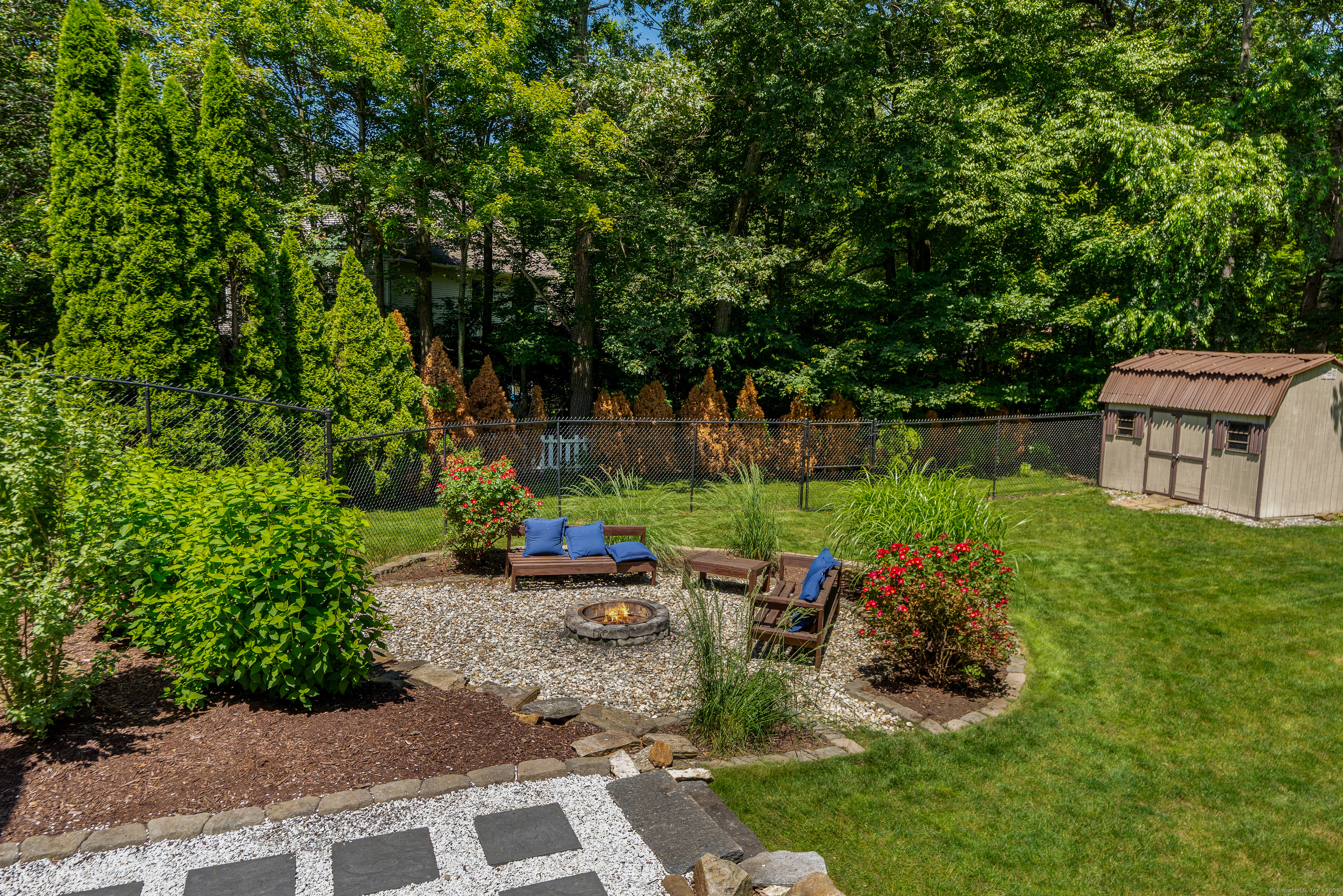 Tolland, Connecticut 06084, United States, 3 Bedrooms Bedrooms, ,3 BathroomsBathrooms,Residential,Pending,205627