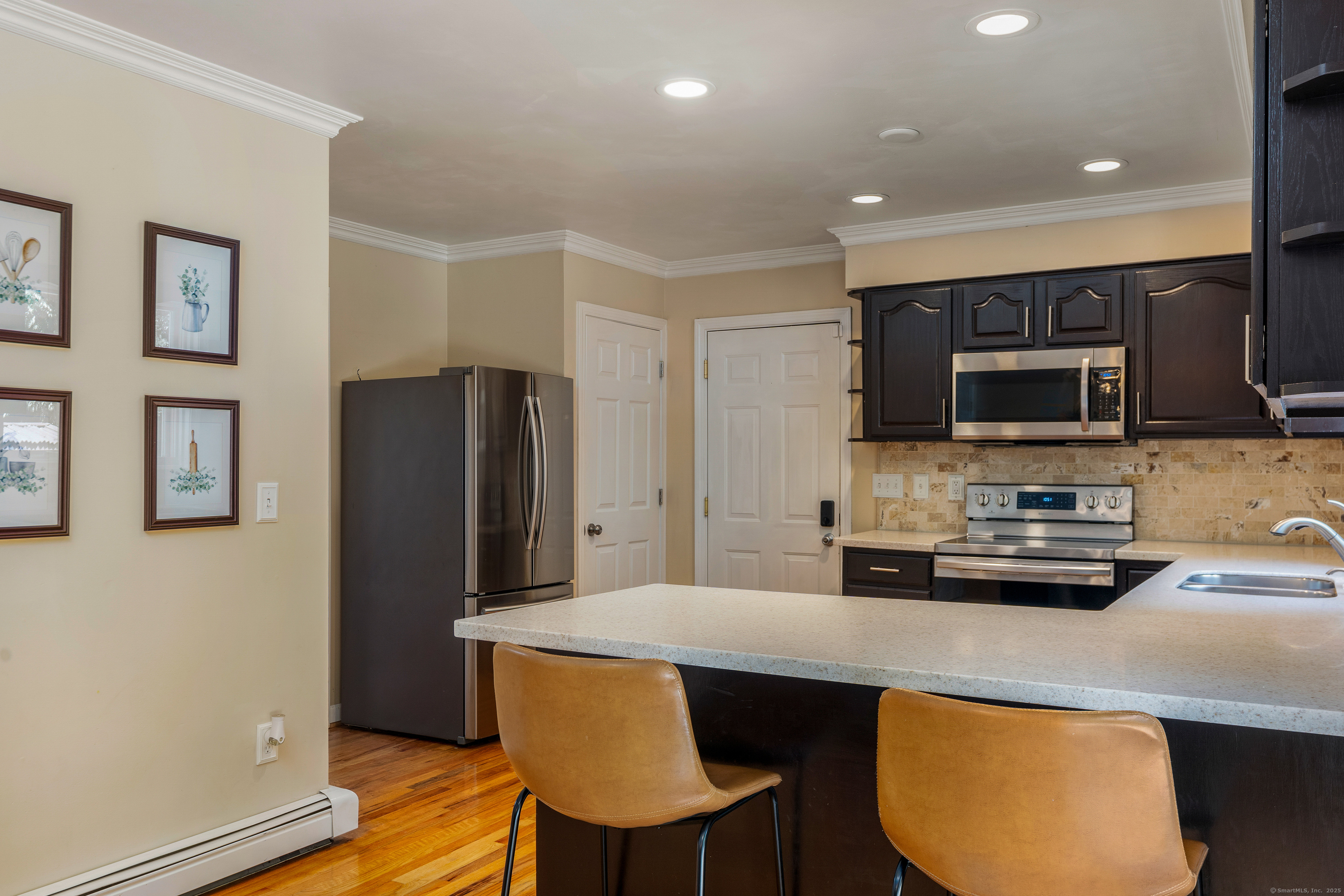 Tolland, Connecticut 06084, United States, 3 Bedrooms Bedrooms, ,3 BathroomsBathrooms,Residential,Pending,205627