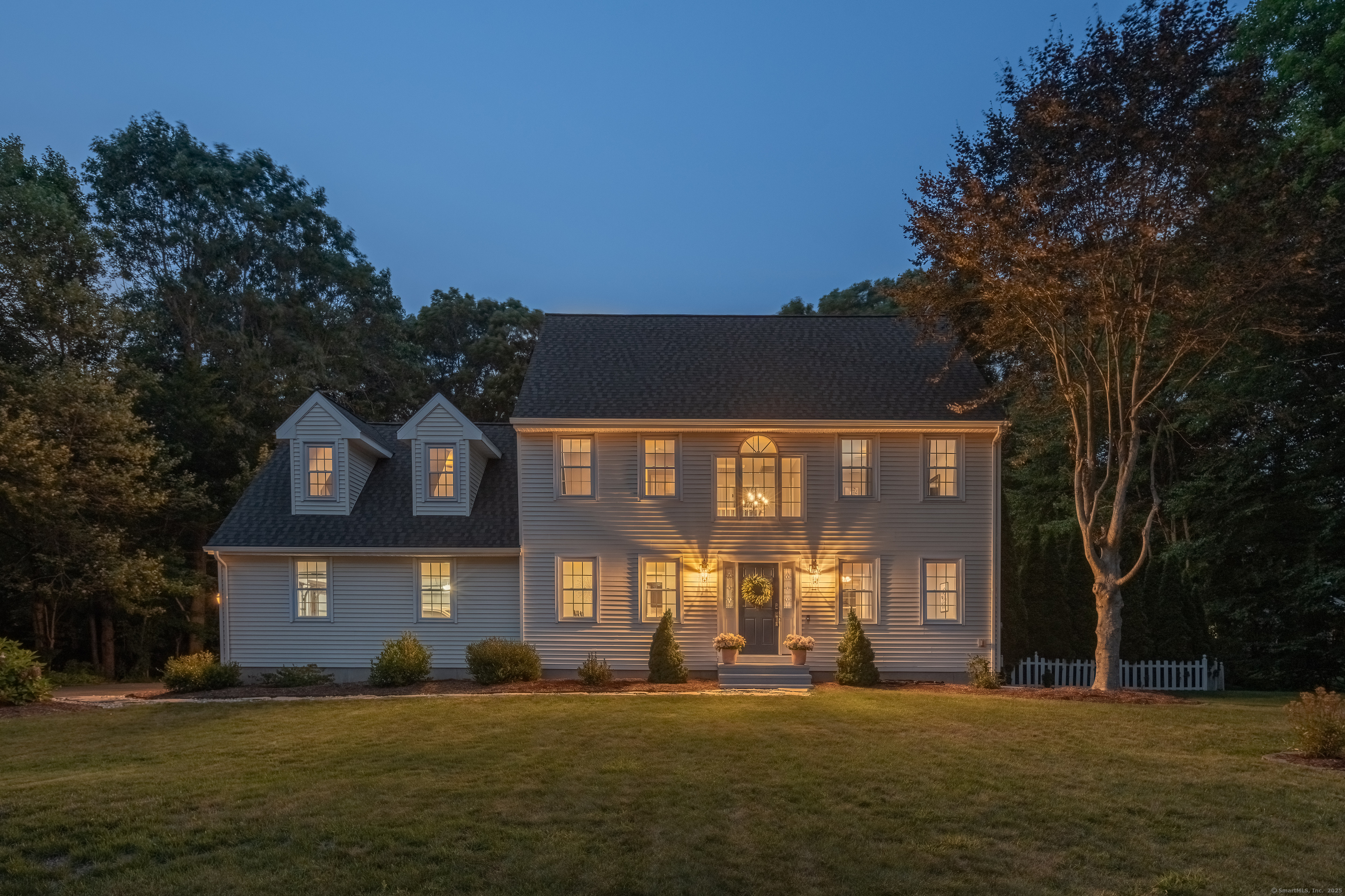 Tolland, Connecticut 06084, United States, 3 Bedrooms Bedrooms, ,3 BathroomsBathrooms,Residential,Pending,205627