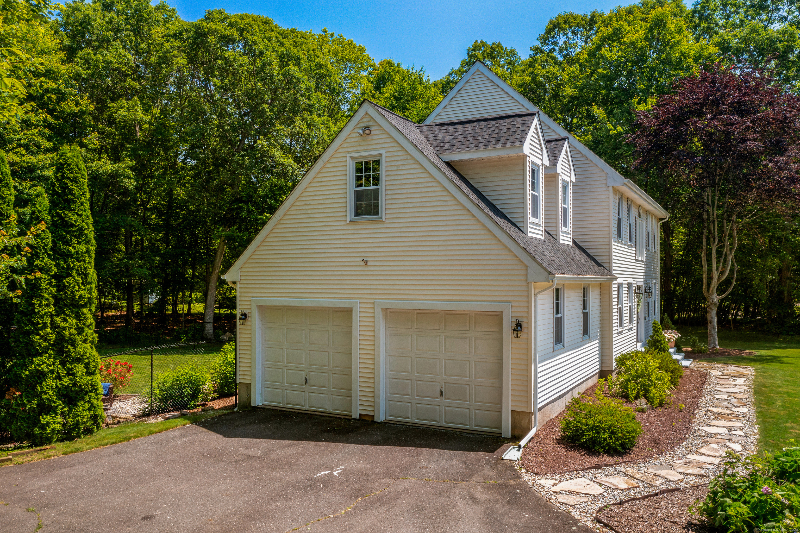 Tolland, Connecticut 06084, United States, 3 Bedrooms Bedrooms, ,3 BathroomsBathrooms,Residential,Pending,205627