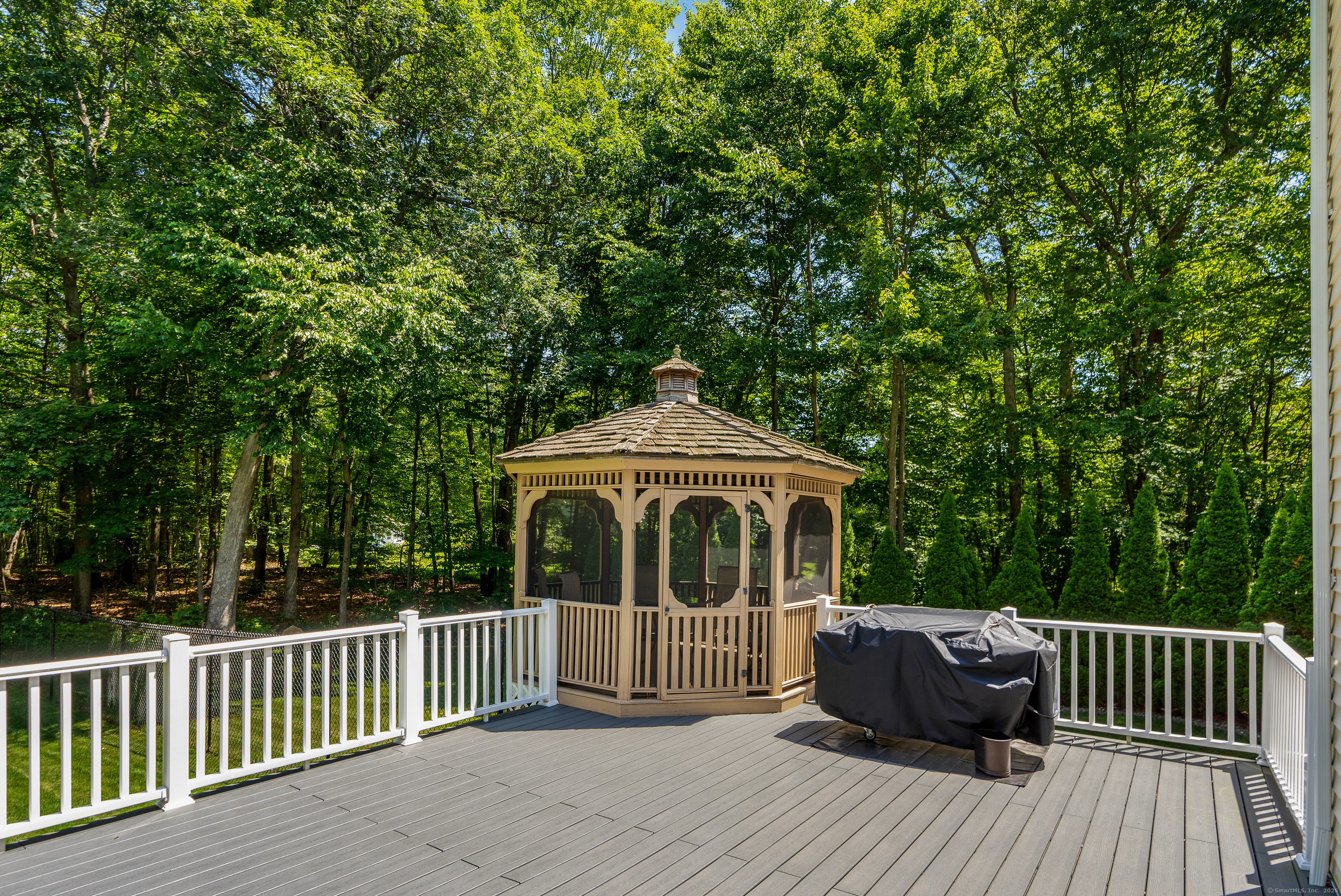 Tolland, Connecticut 06084, United States, 3 Bedrooms Bedrooms, ,3 BathroomsBathrooms,Residential,Pending,205627