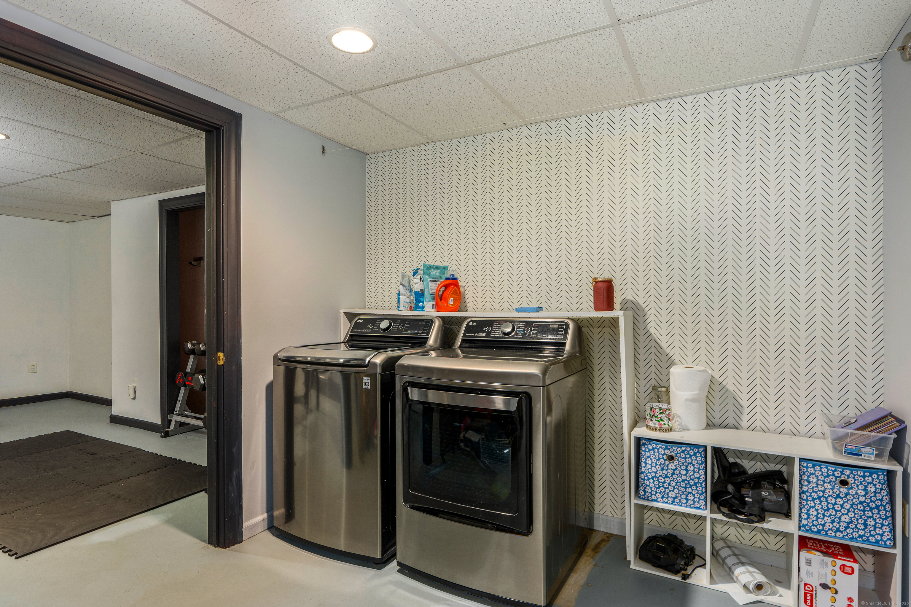 Tolland, Connecticut 06084, United States, 3 Bedrooms Bedrooms, ,3 BathroomsBathrooms,Residential,Pending,205627