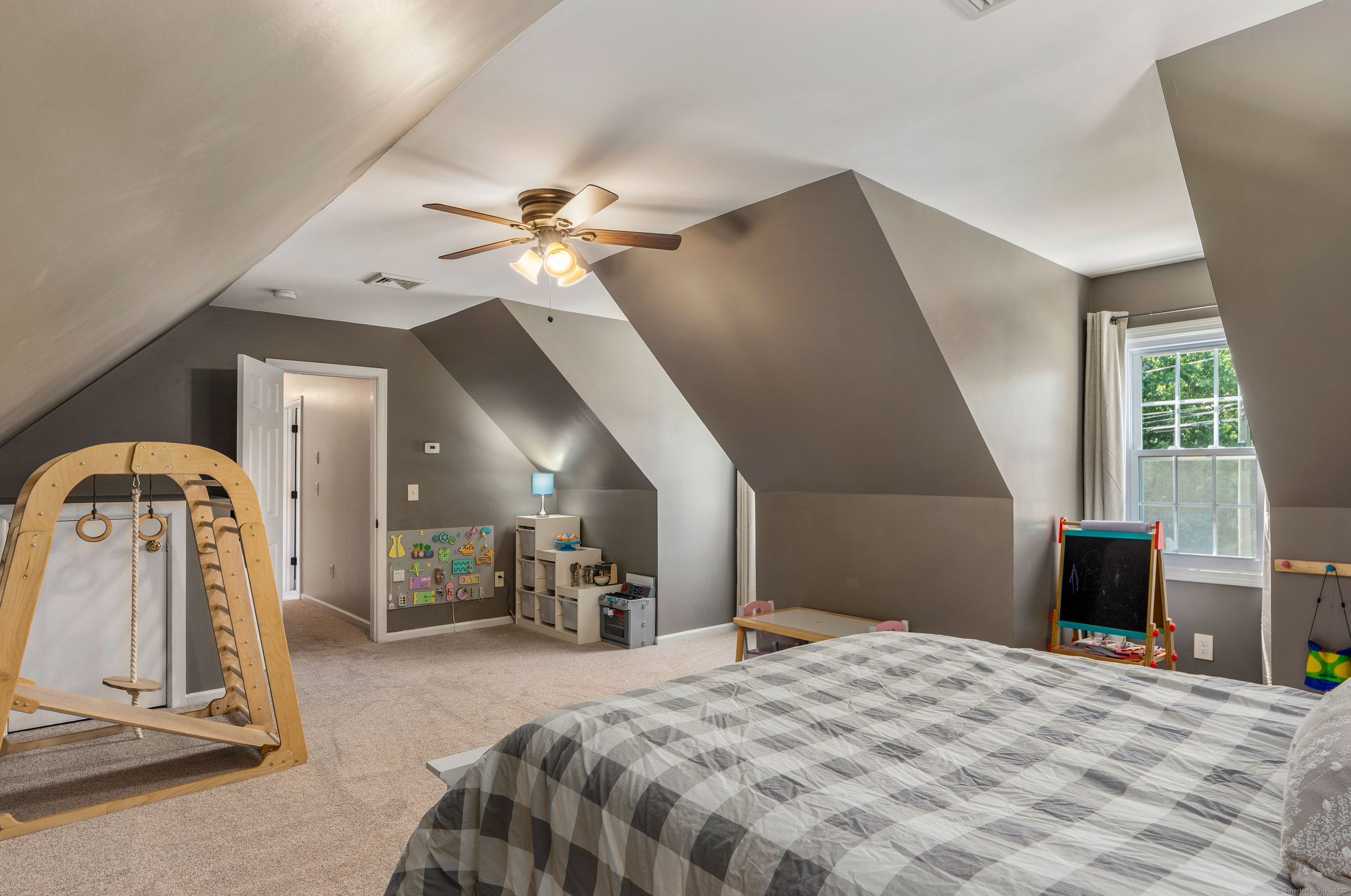 Tolland, Connecticut 06084, United States, 3 Bedrooms Bedrooms, ,3 BathroomsBathrooms,Residential,Pending,205627