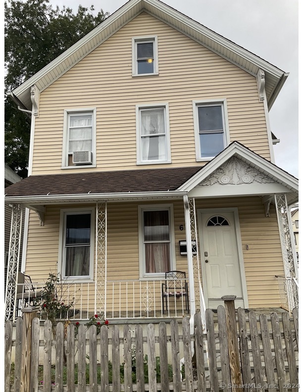 615 Grand Street, Bridgeport, Connecticut - 5 Bedrooms  
3 Bathrooms  
13 Rooms - 