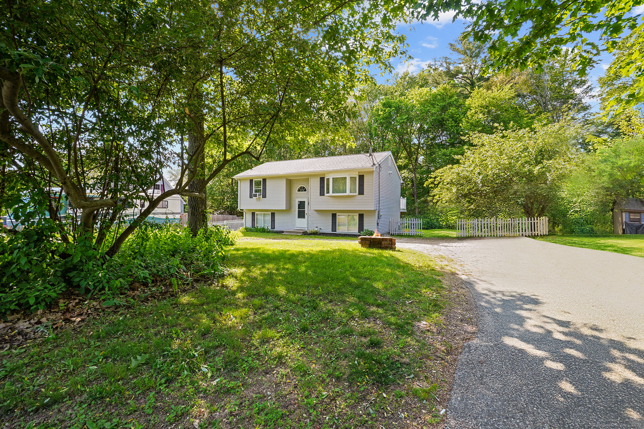 19 Thompson Pike