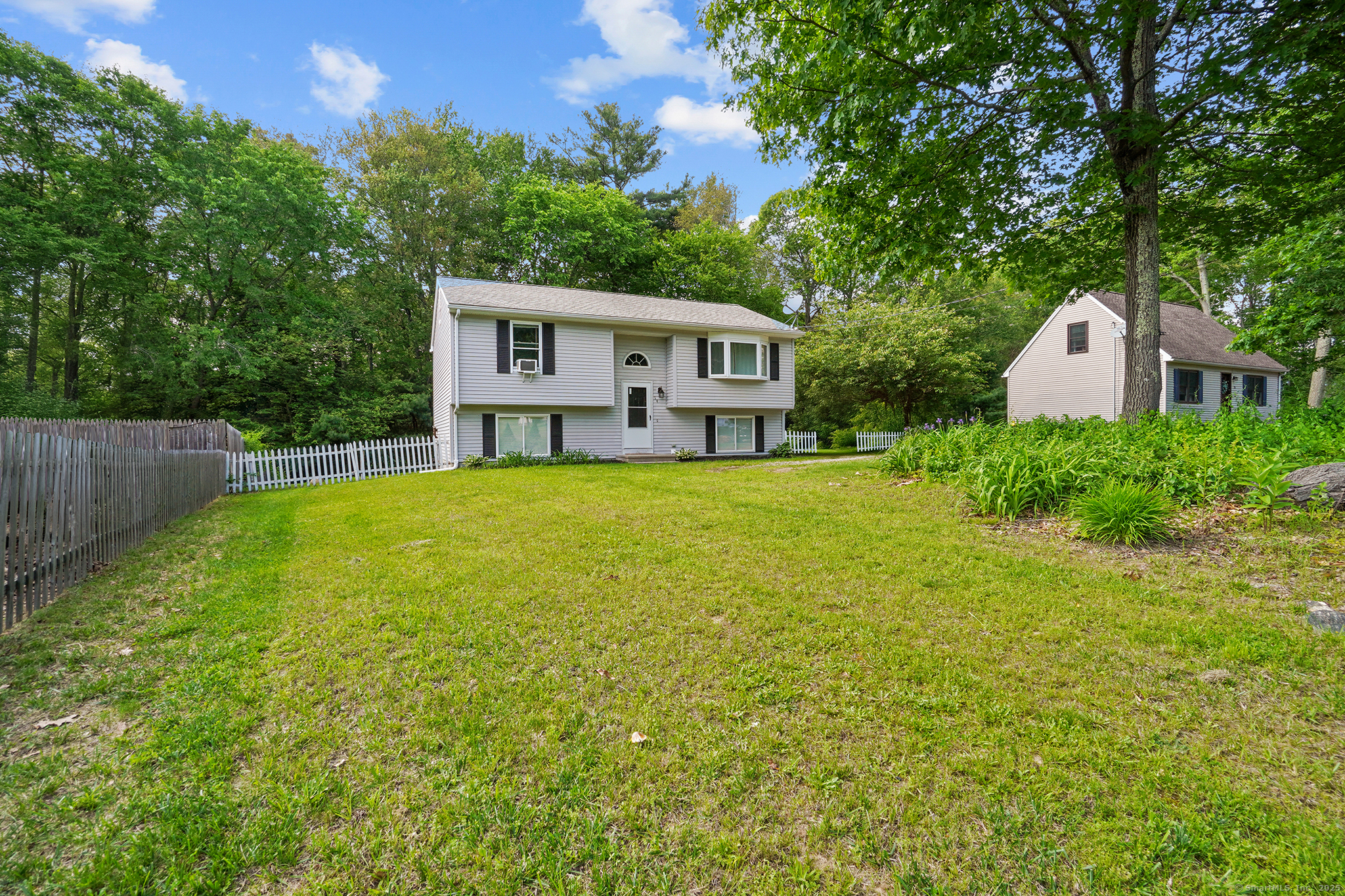 19 Thompson Pike
