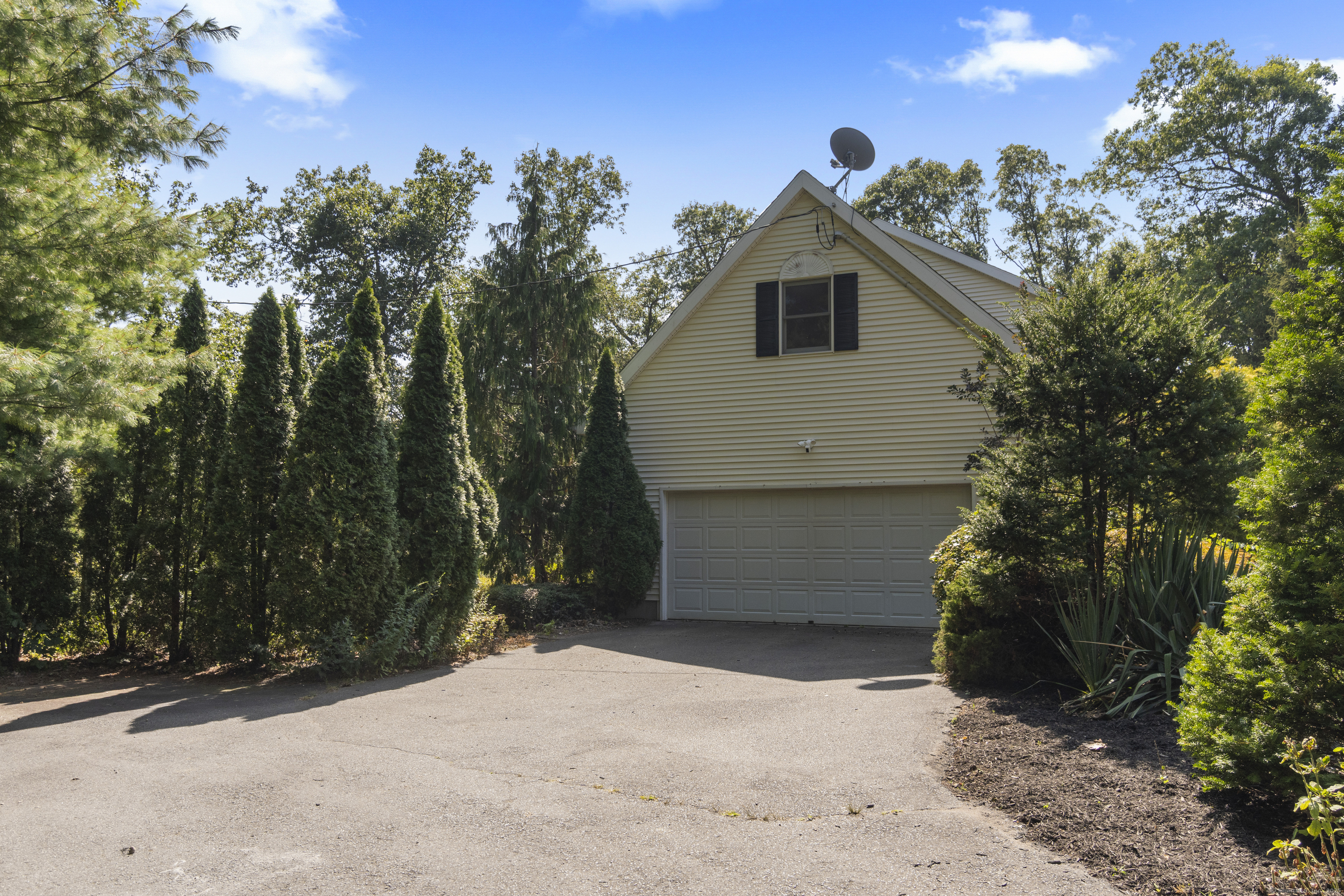 60 Foxon Road