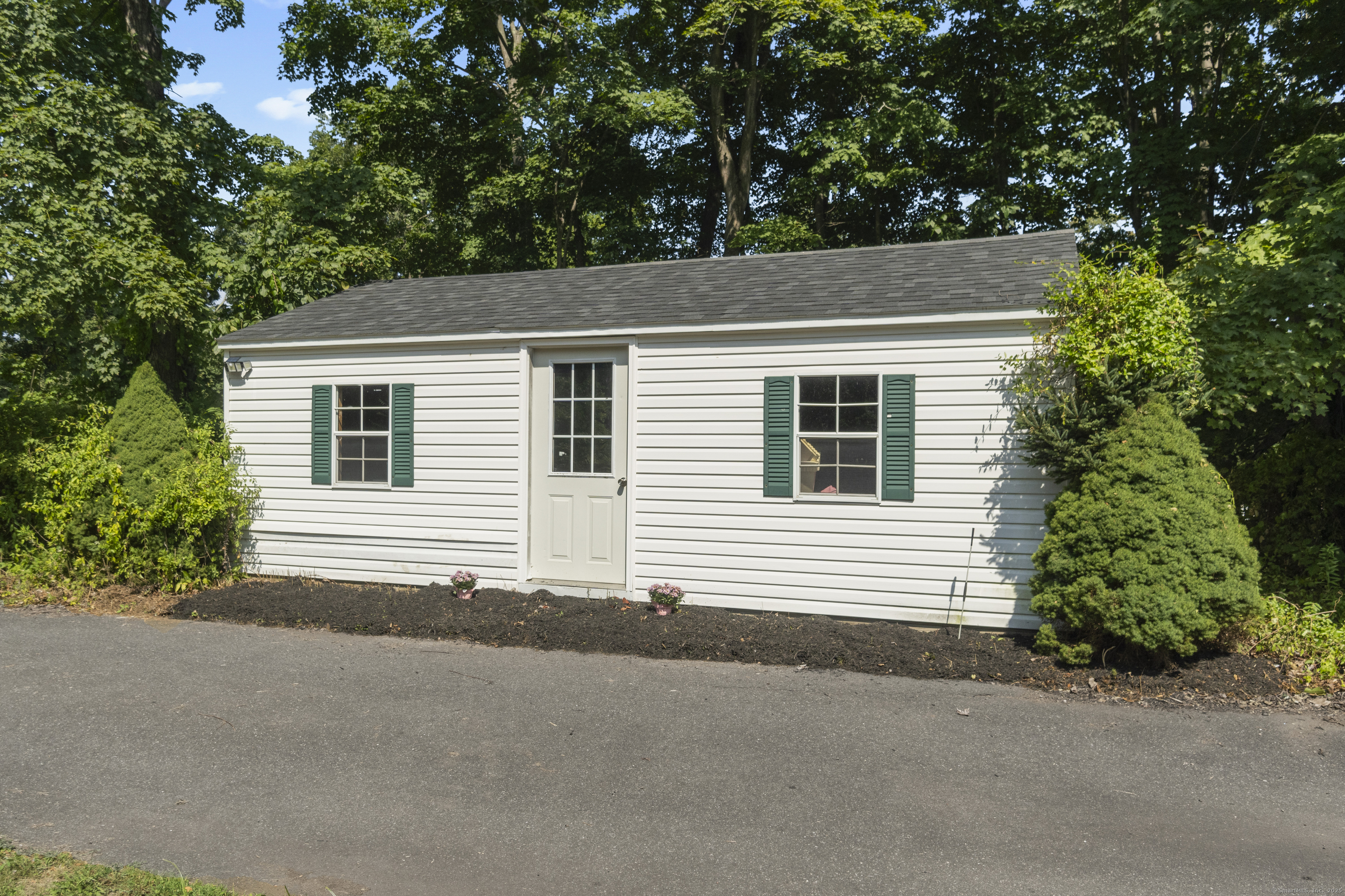 60 Foxon Road