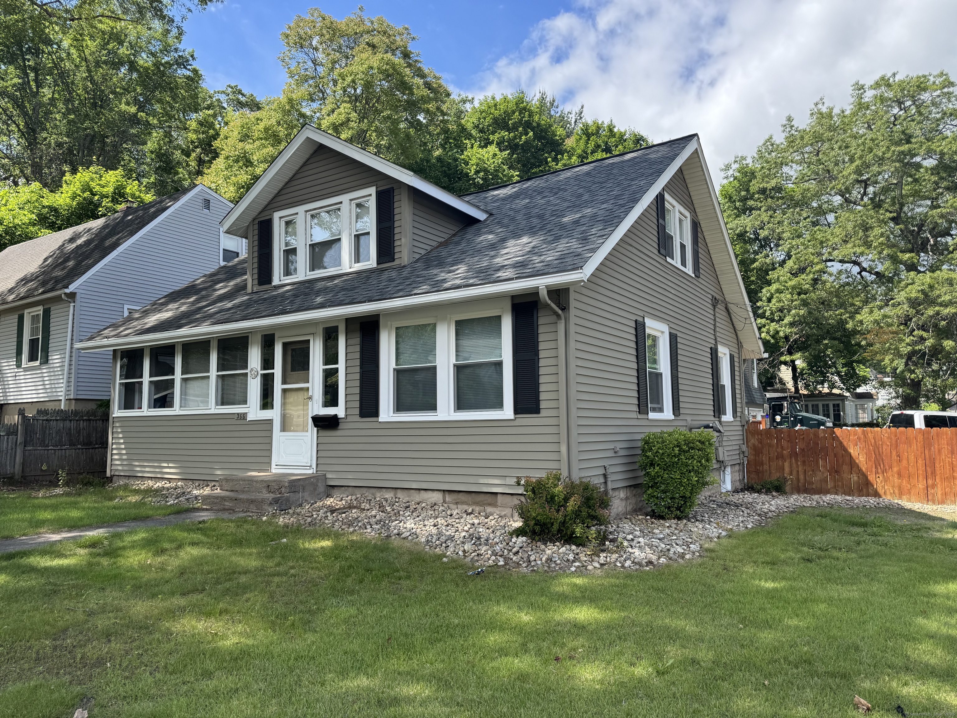 Property for Sale at Farmington Avenue, Bristol, Connecticut - Bedrooms: 4 
Bathrooms: 2 
Rooms: 6  - $399,900