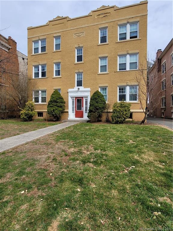 Rental Property at Robin Road 5, West Hartford, Connecticut - Bedrooms: 2 
Bathrooms: 1 
Rooms: 5  - $2,100 MO.