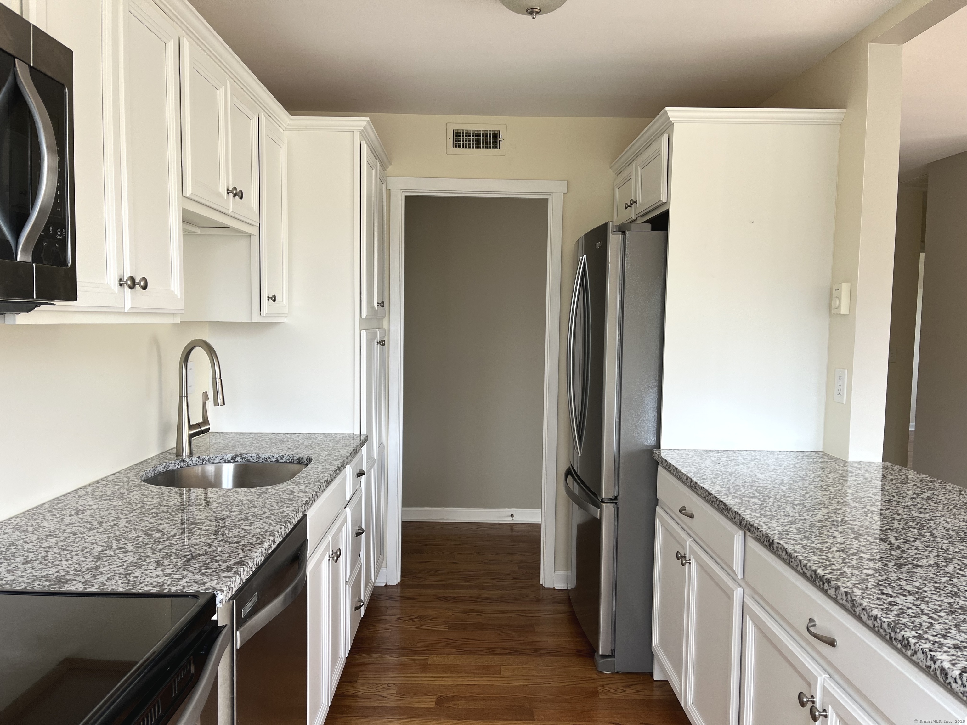 Rental Property at Heritage Village C, Southbury, Connecticut - Bedrooms: 2 
Bathrooms: 2 
Rooms: 5  - $2,300 MO.