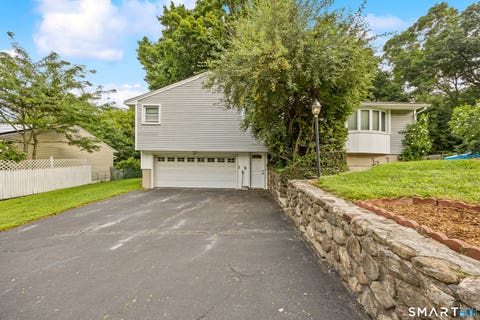 Photo of 123 Windy Drive, Waterbury, CT 06705 (MLS # 24198940)