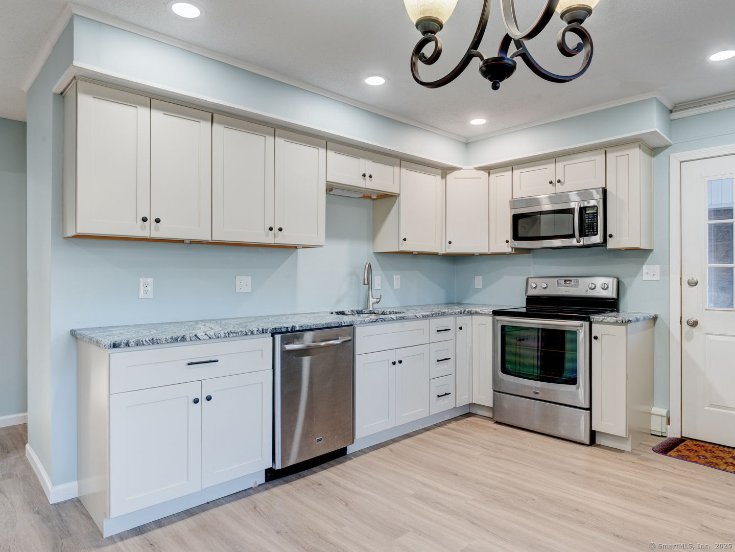 178 Manor Circle, East Hartford, Connecticut image 4