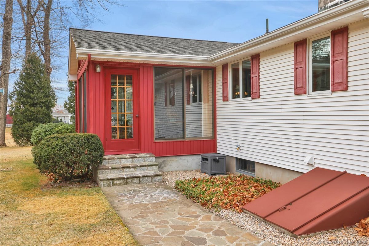 46 Metacomet Road, Plainville, Connecticut image 32