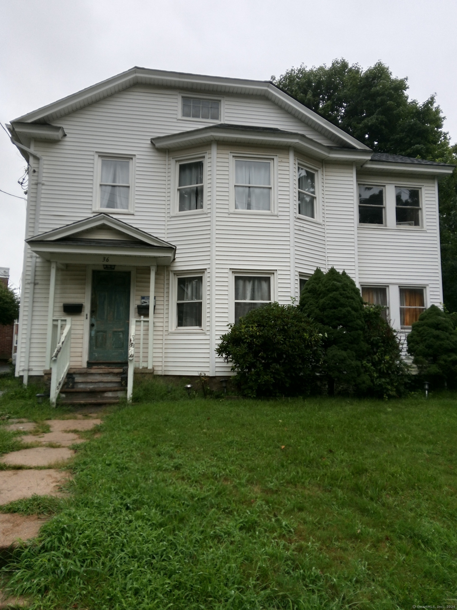 Irving Street, Waterbury, Connecticut - 6 Bedrooms  
2 Bathrooms  
14 Rooms - 