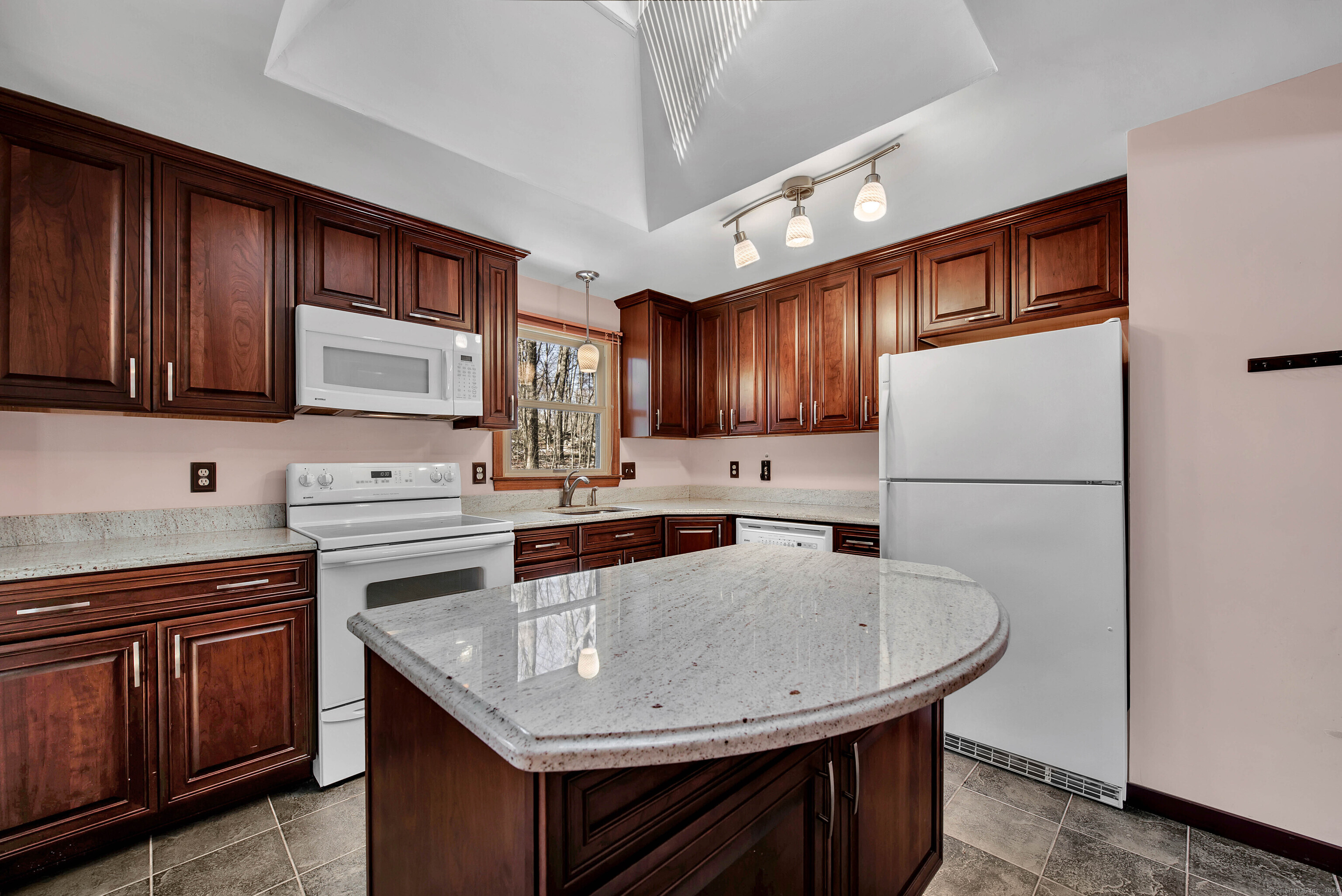 25 Renee Court, Cheshire, Connecticut image 5