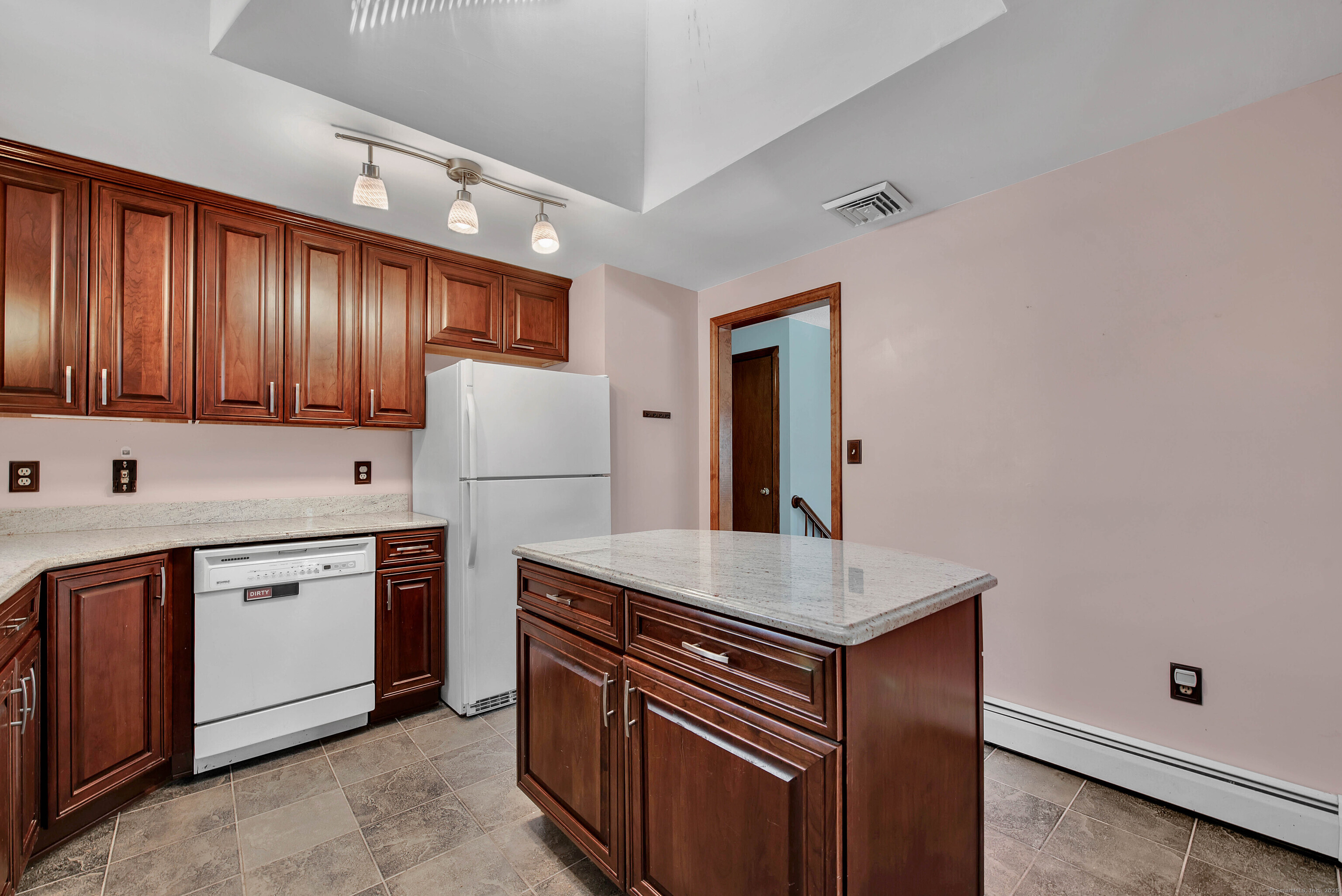 25 Renee Court, Cheshire, Connecticut image 6