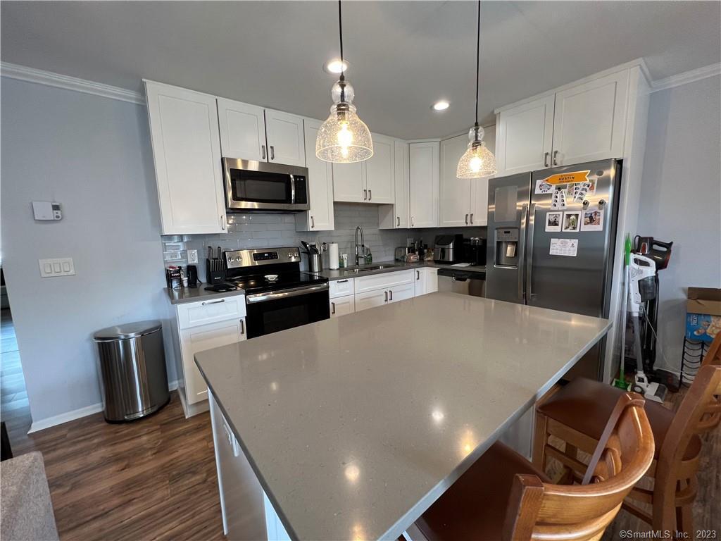 255 Strawberry Hill Avenue E4