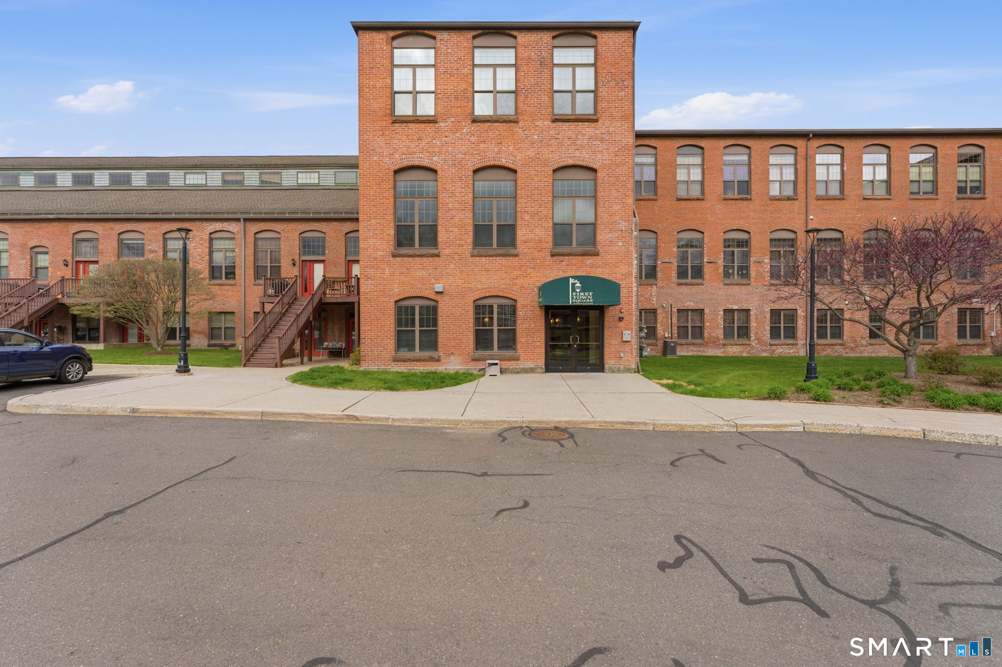 33 Mechanic Street 210