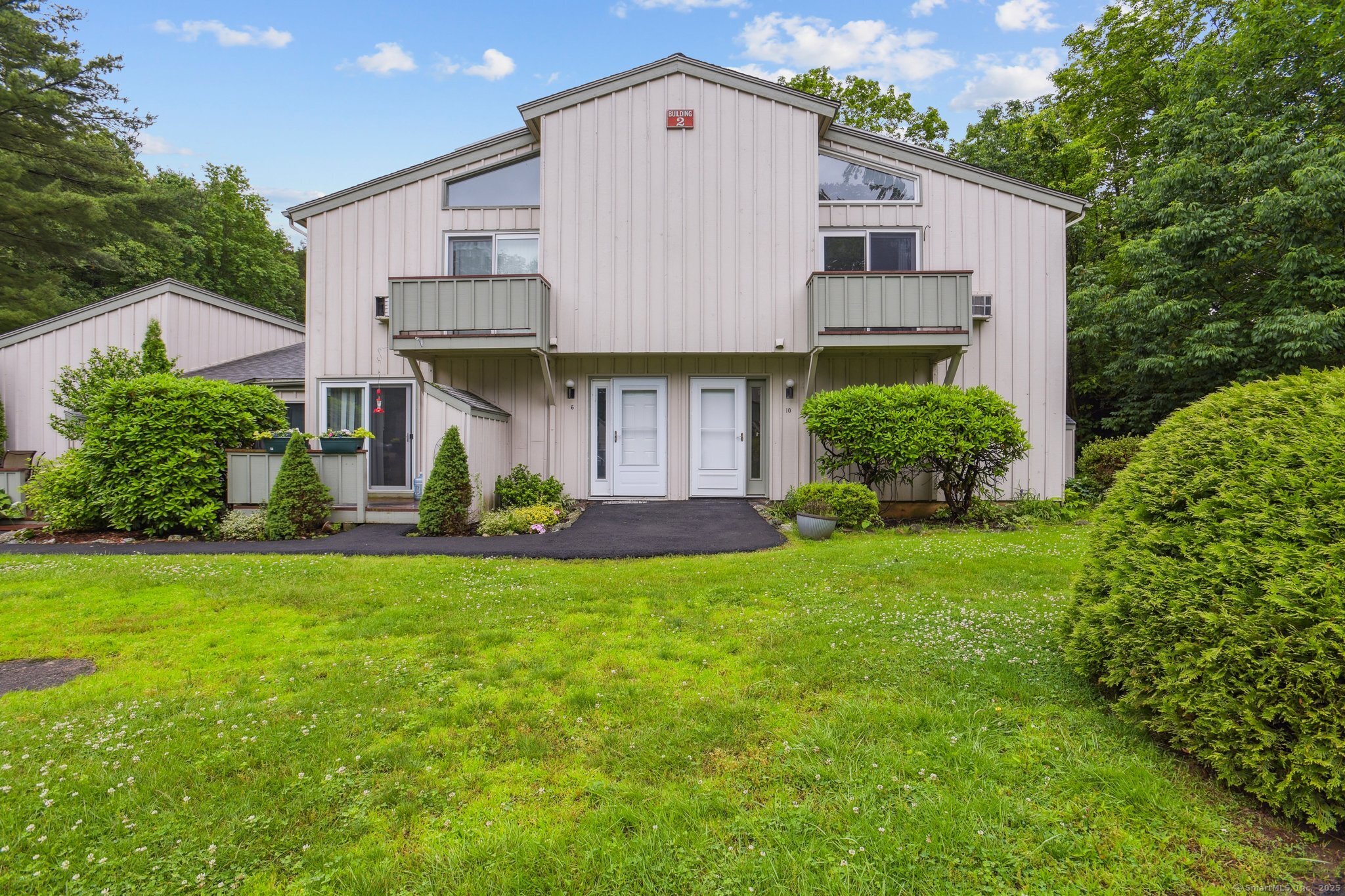Wauwinet Court 10, Guilford, Connecticut - 2 Bedrooms  
2 Bathrooms  
4 Rooms - 