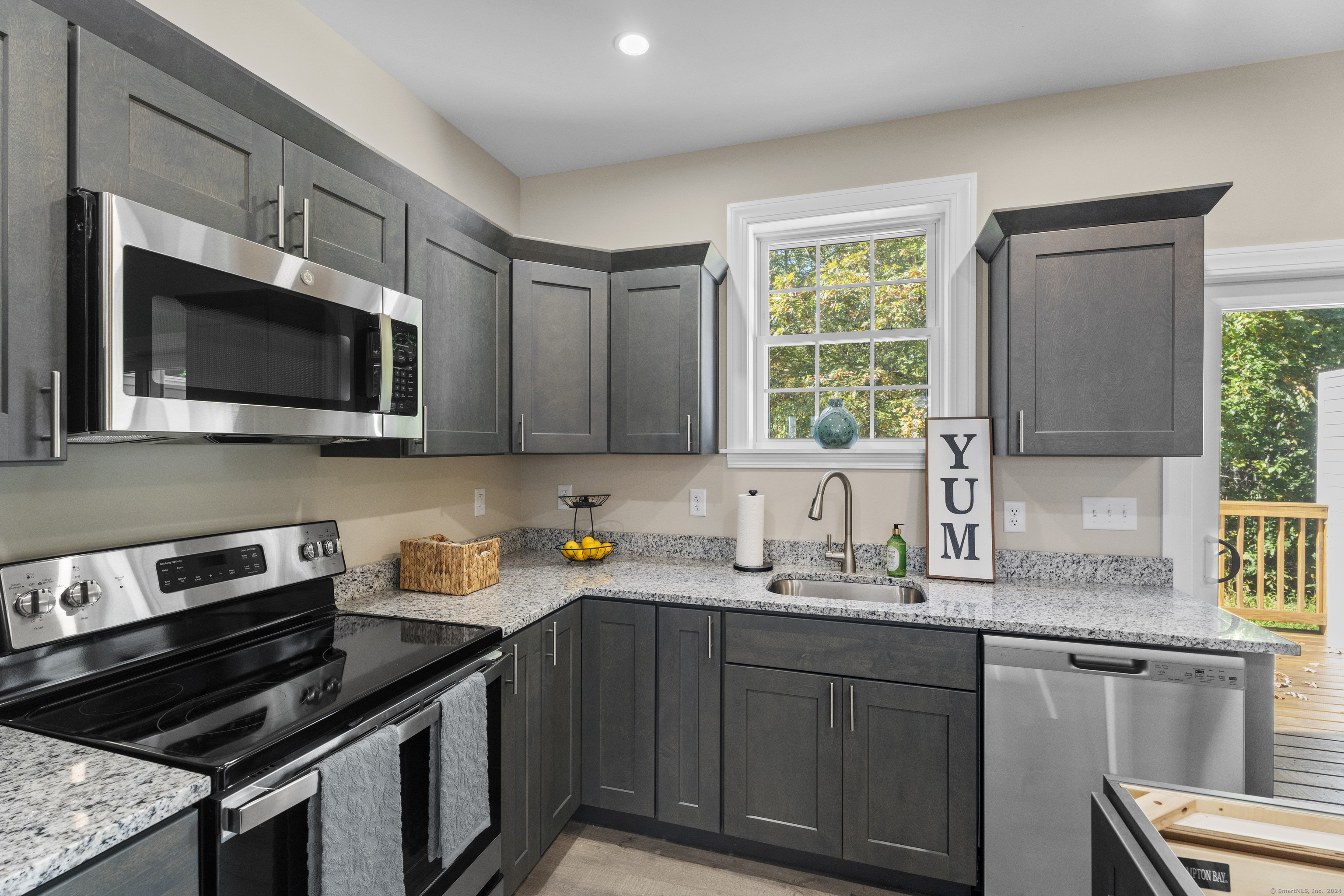 203 Cornerstone Village On Winding Hollow Road, Groton, Connecticut image 4