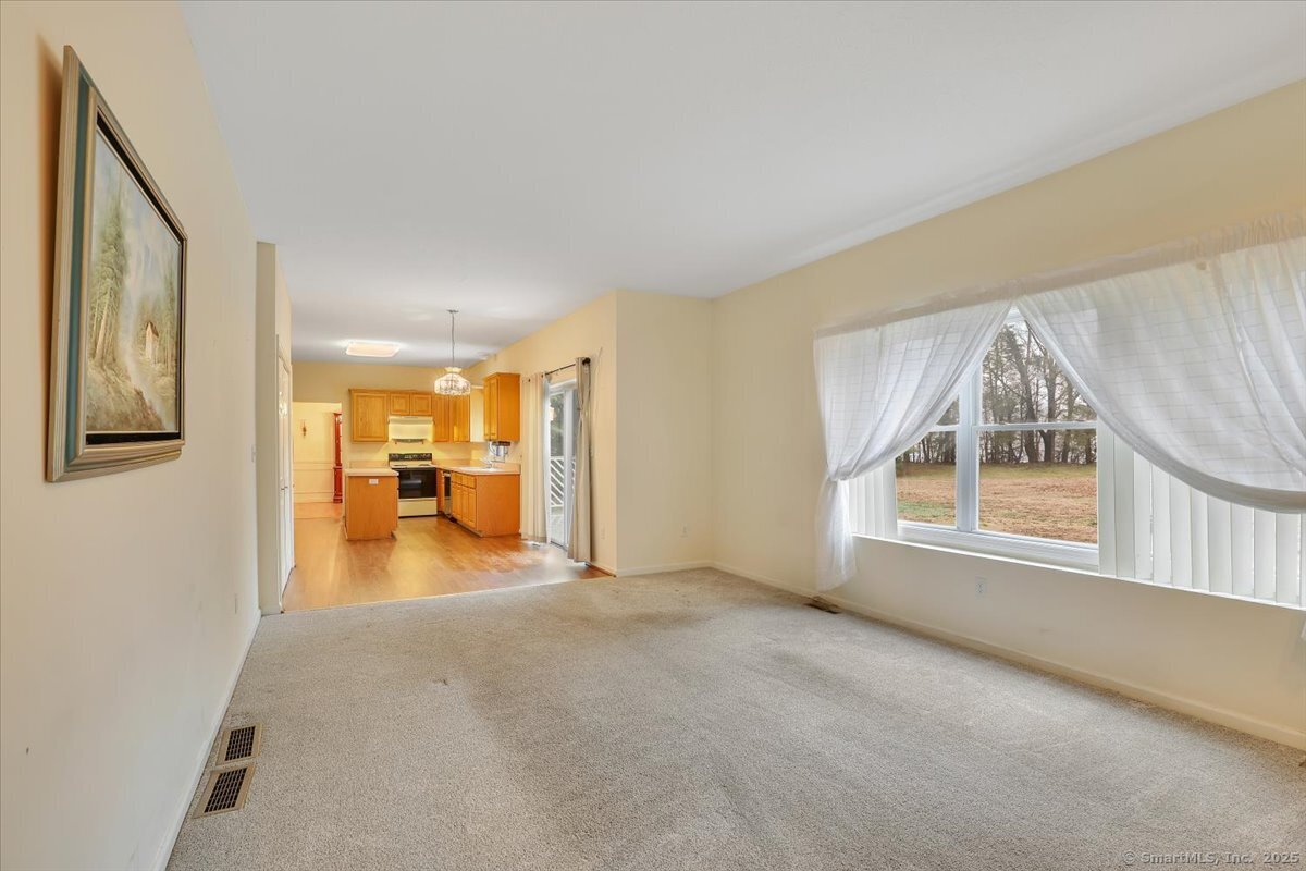 302 Crest Road, Southington, Connecticut image 8