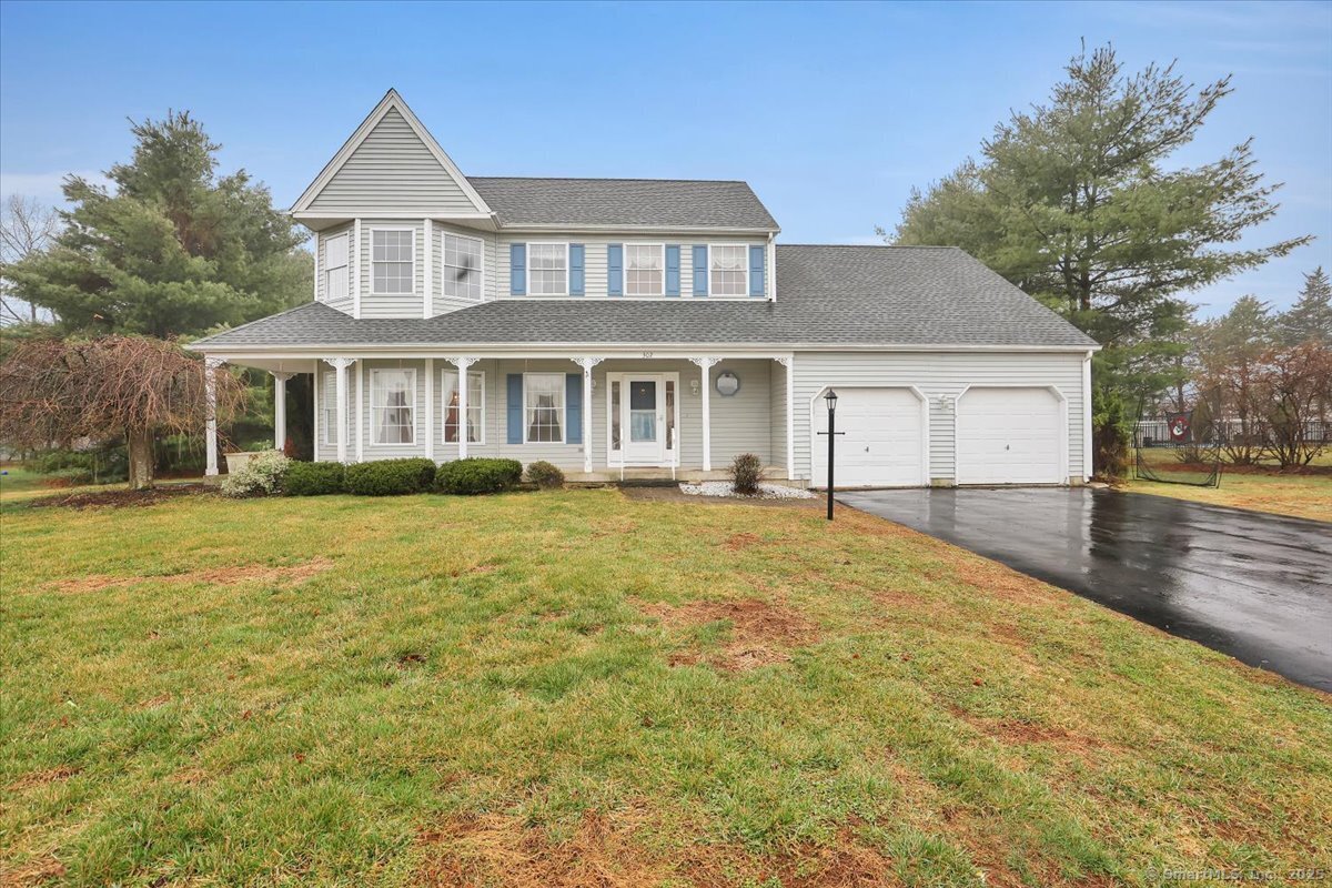 Crest Road, Southington, Connecticut - 3 Bedrooms  
3 Bathrooms  
8 Rooms - 