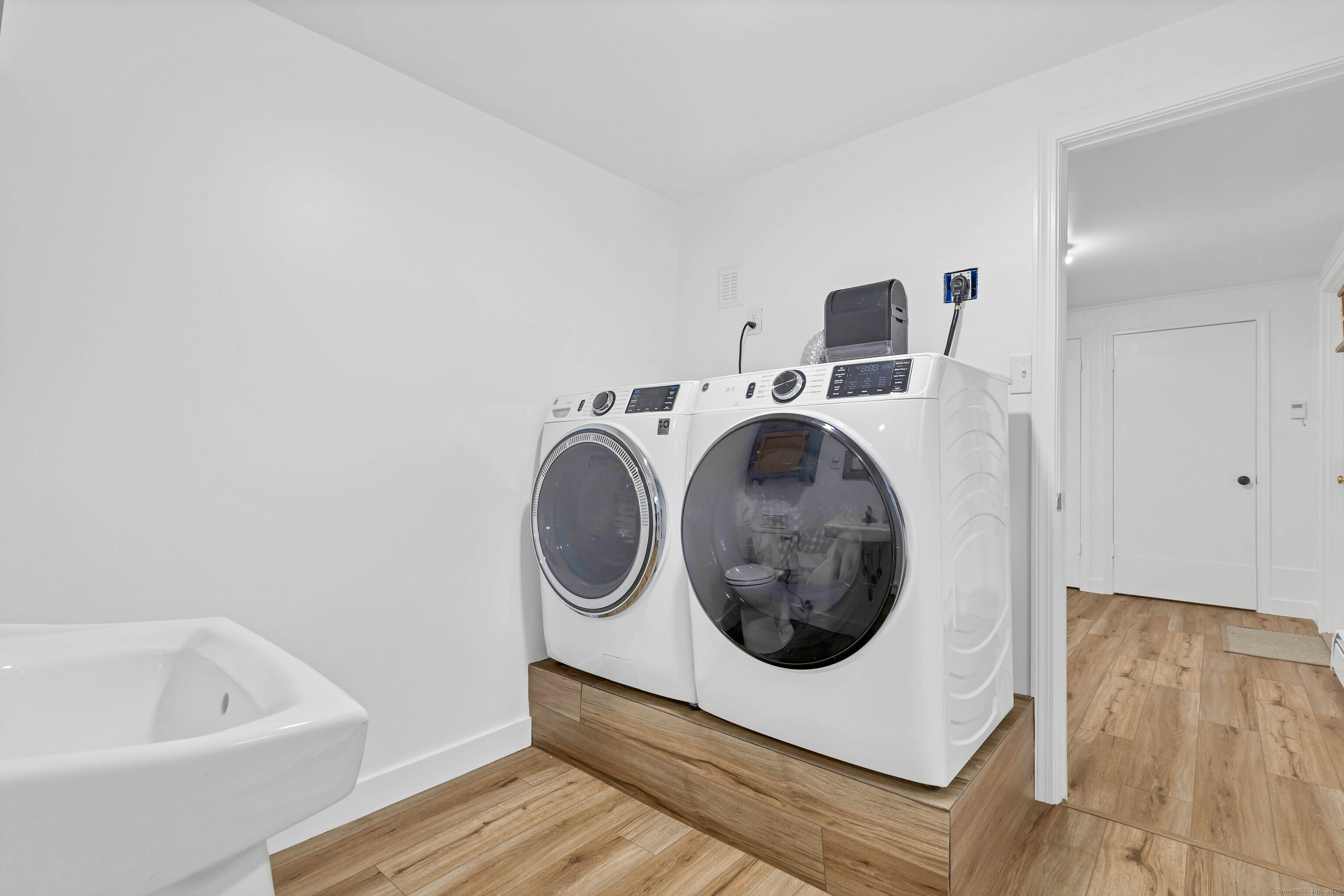 15 Briarwood Drive, Guilford, Connecticut image 24