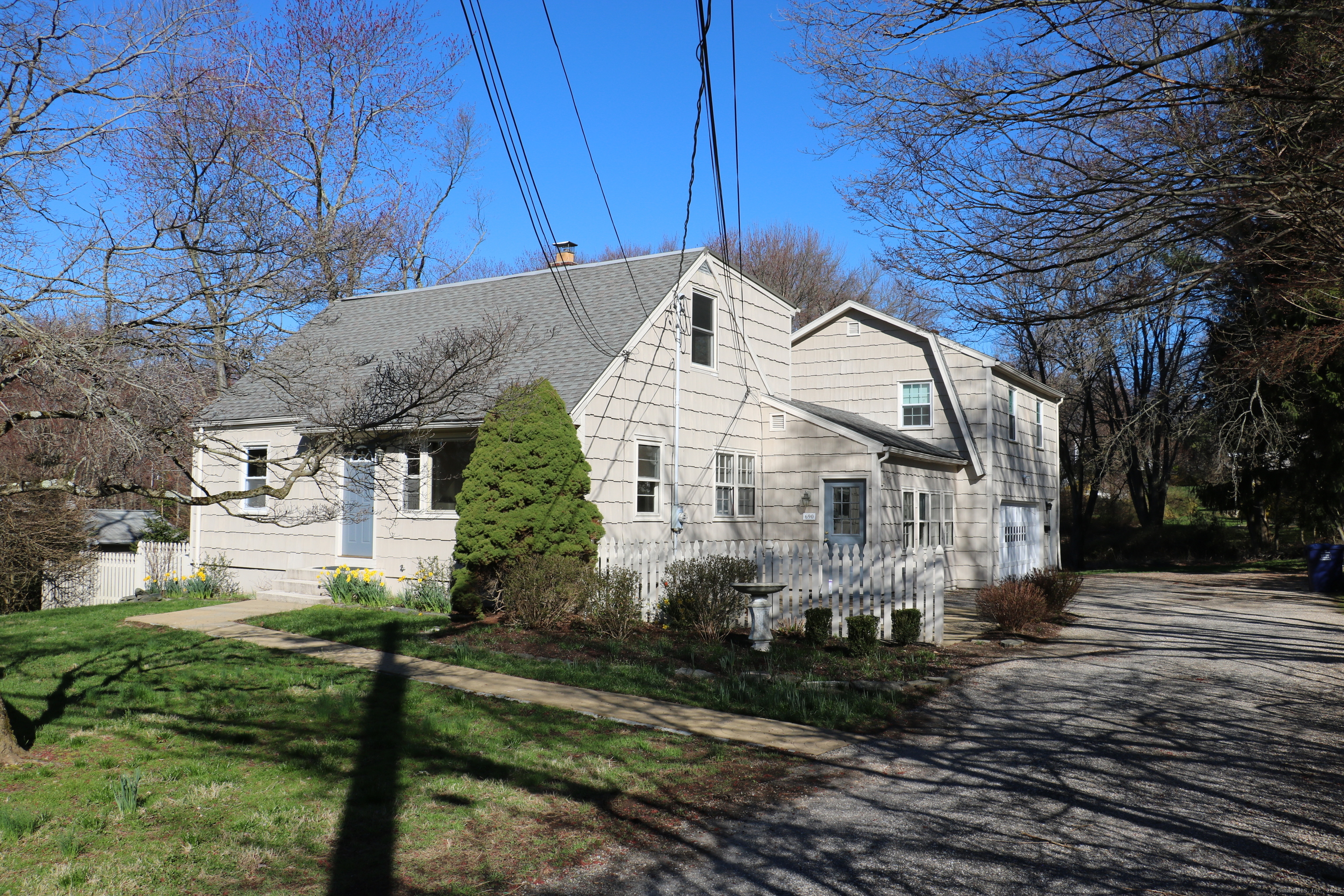 690 Mill Hill Terrace, Fairfield, Connecticut - 1 Bedrooms  
1 Bathrooms  
3 Rooms - 
