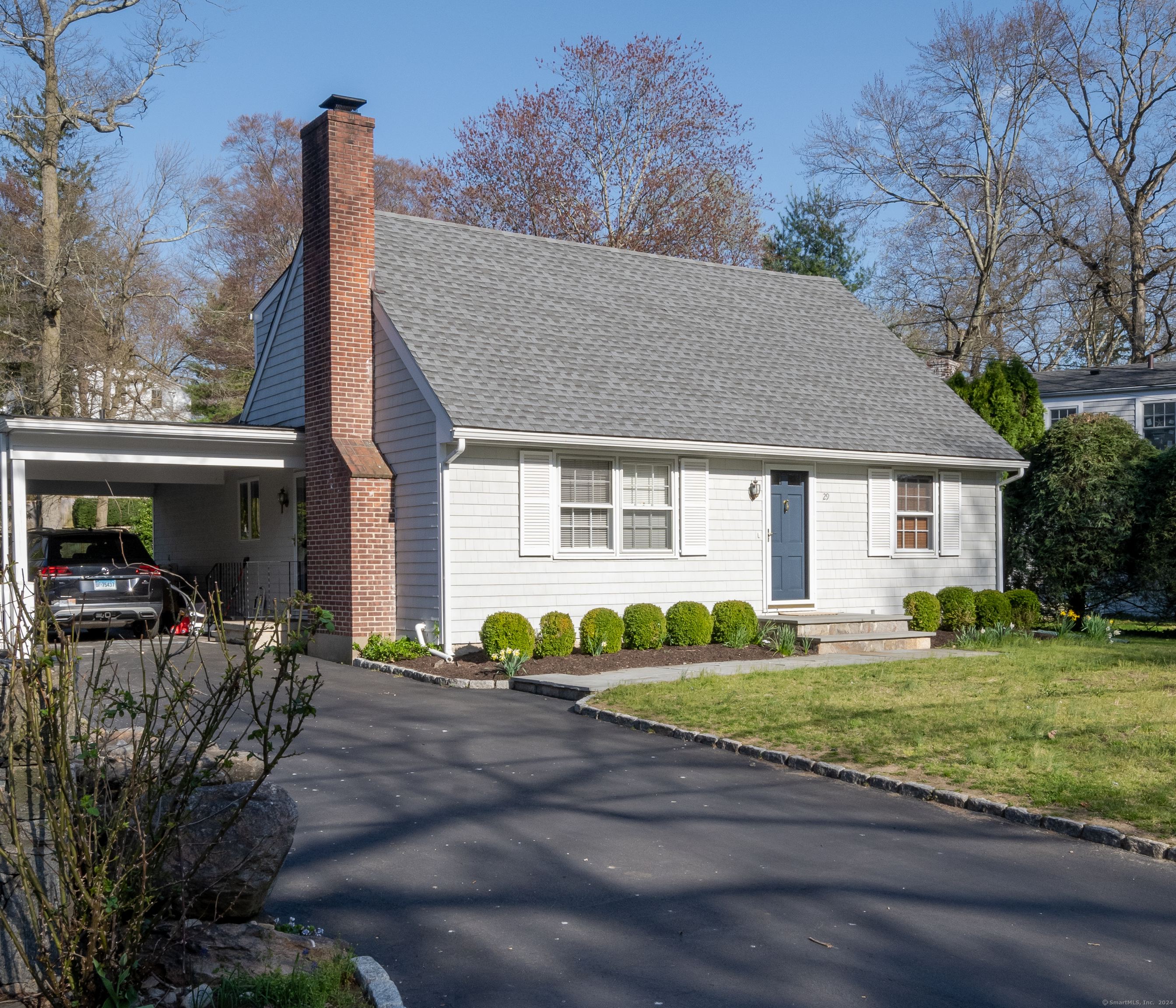 Edgerton Street, Darien, Connecticut - 4 Bedrooms  
2 Bathrooms  
6 Rooms - 
