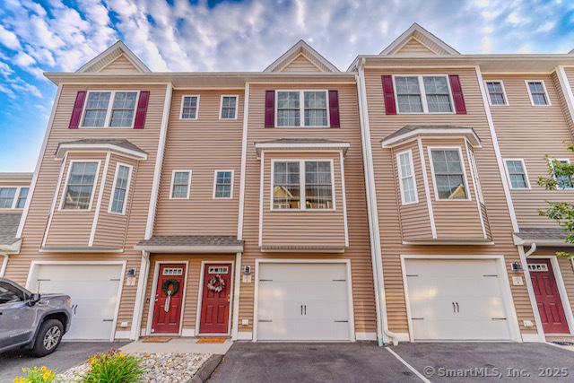 Property for Sale at Eden Avenue 3, Southington, Connecticut - Bedrooms: 2 
Bathrooms: 2 
Rooms: 5  - $330,000