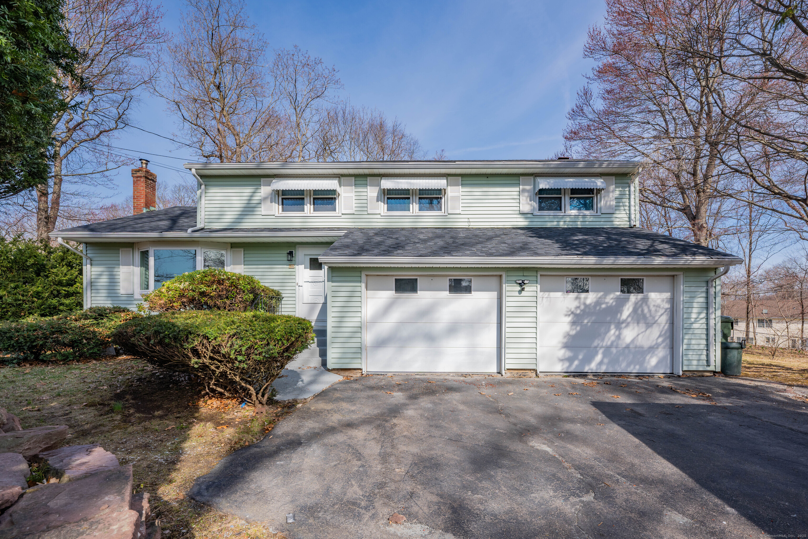 Griswoldville Avenue, Newington, Connecticut - 4 Bedrooms  
3 Bathrooms  
8 Rooms - 