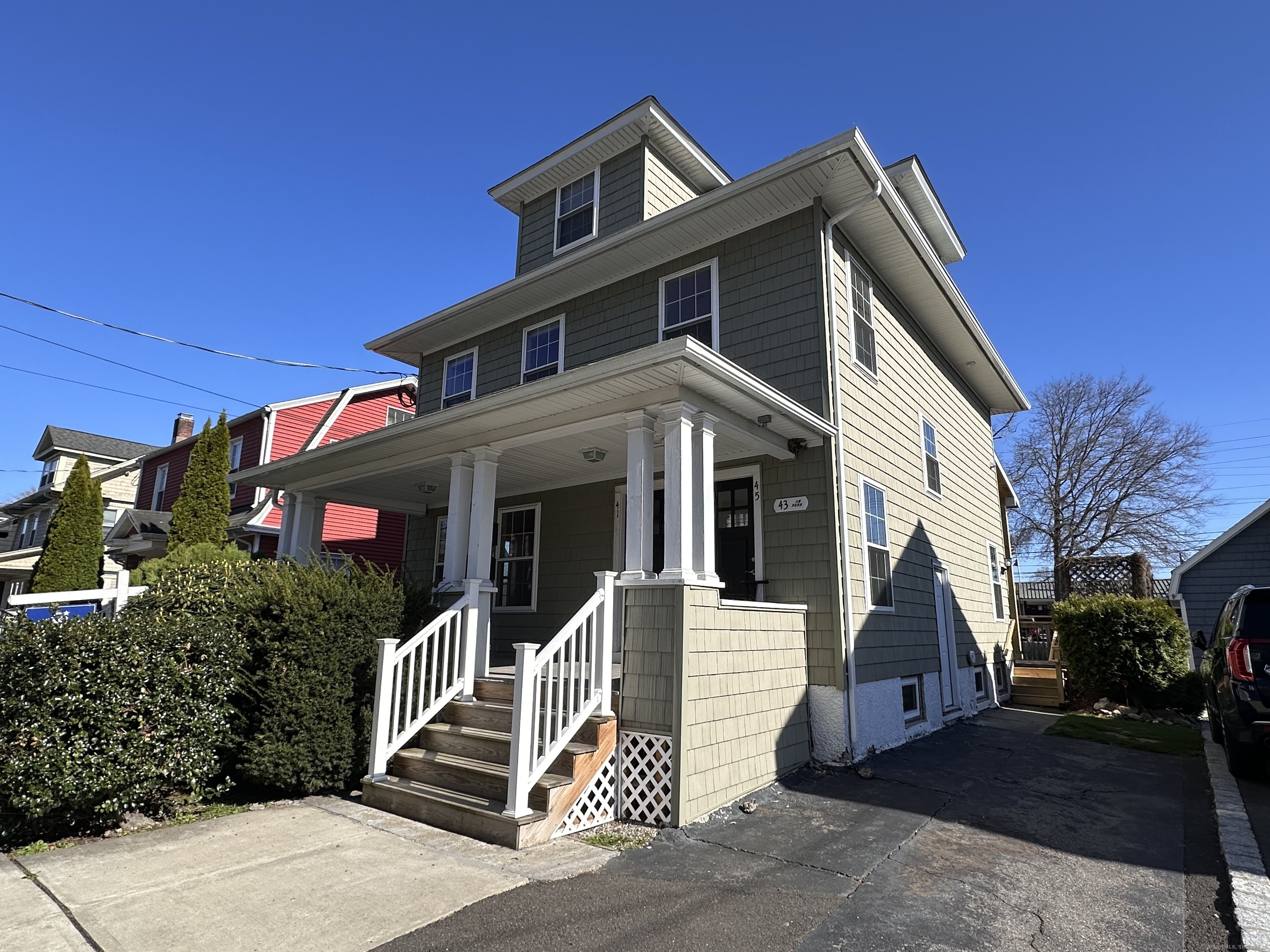 Rental Property at Darina Place, Milford, Connecticut - Bedrooms: 2 
Bathrooms: 1 
Rooms: 4  - $2,700 MO.