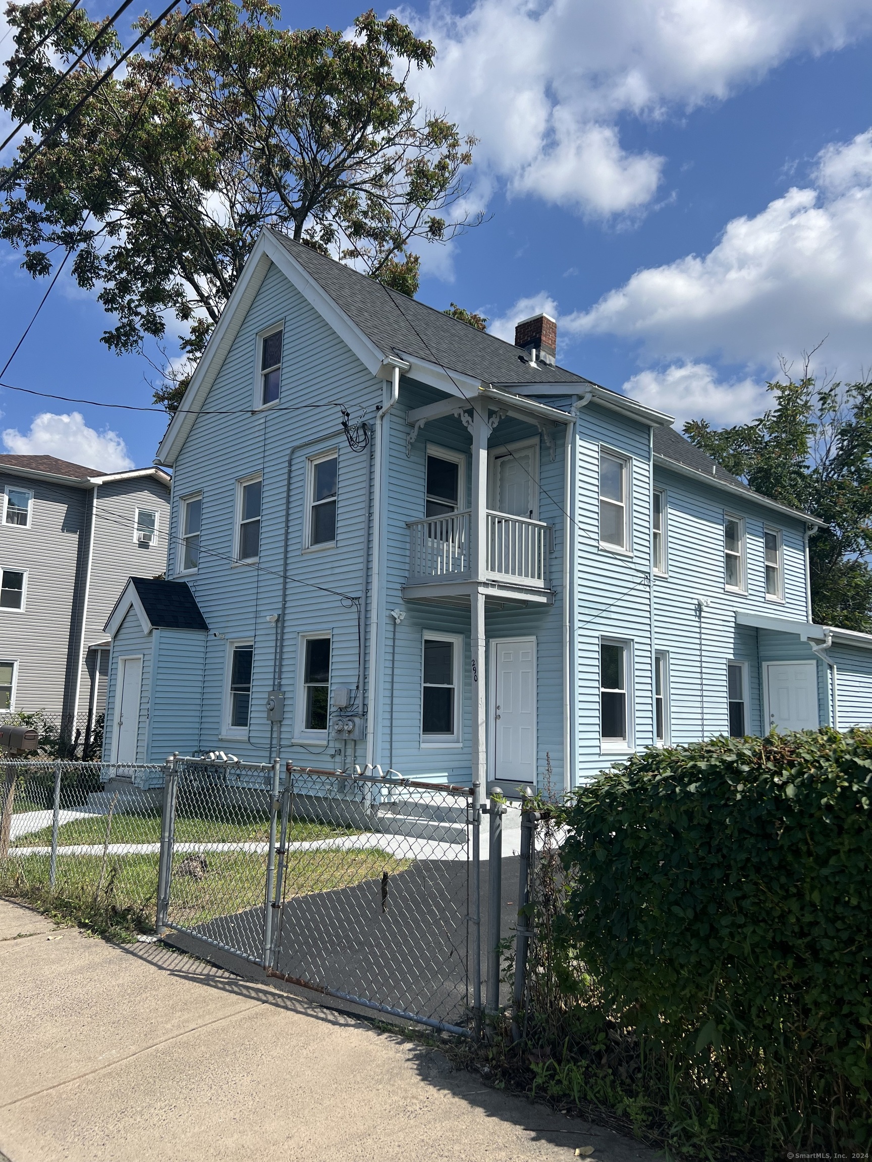 Rental Property at 290 Orange Street 1, Waterbury, Connecticut - Bedrooms: 3 
Bathrooms: 1 
Rooms: 7  - $1,800 MO.